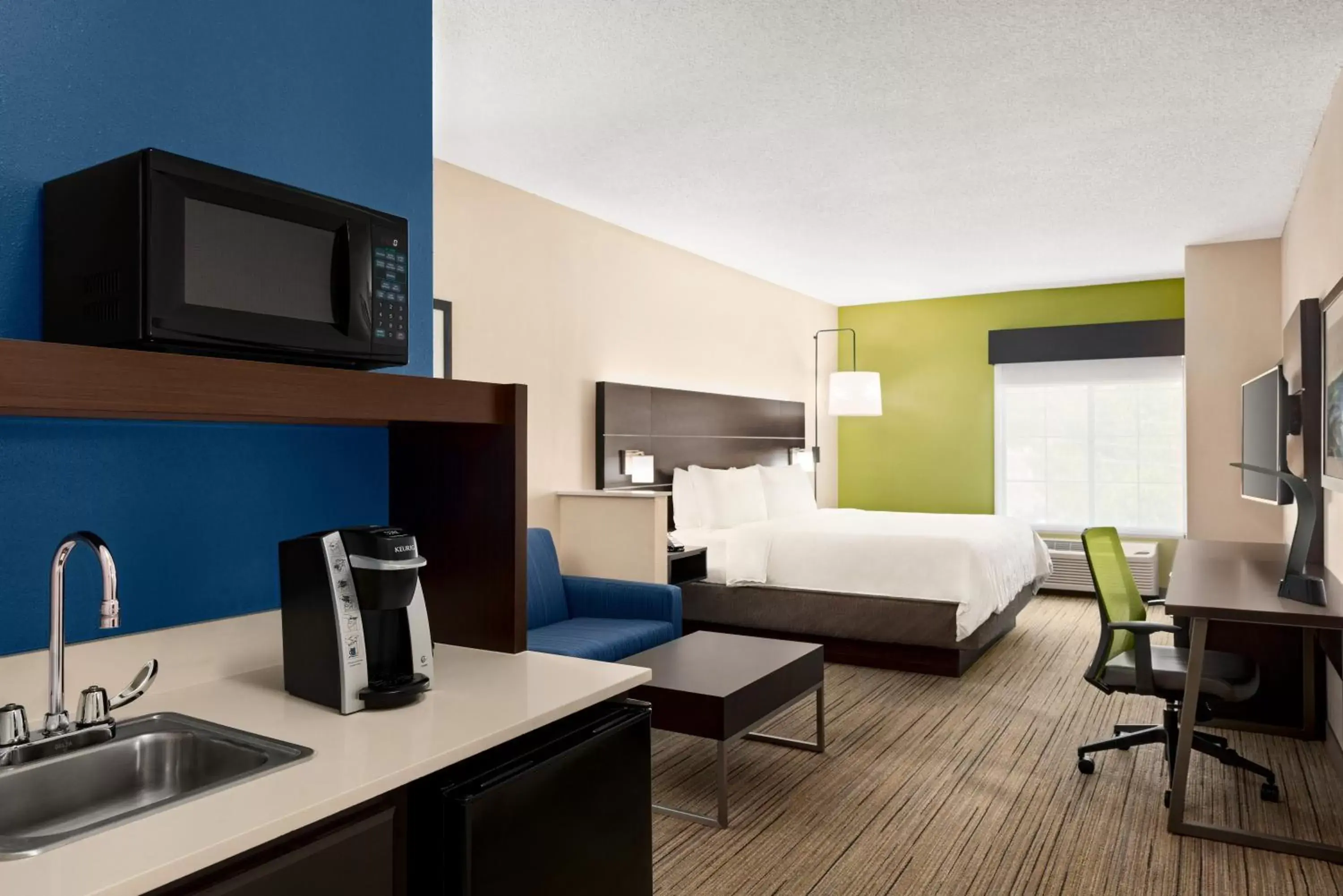 Photo of the whole room, Kitchen/Kitchenette in Holiday Inn Express Hotel & Suites McAlester, an IHG Hotel