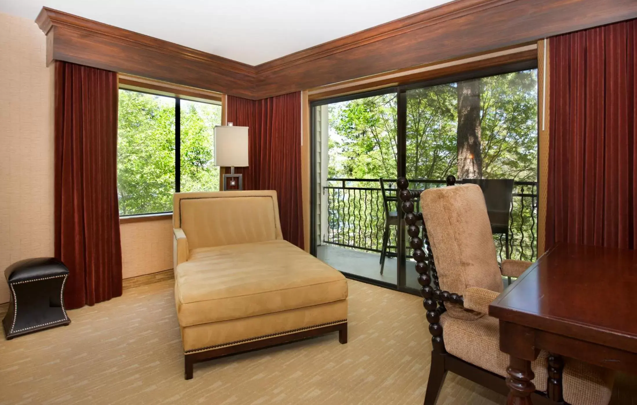 Living room, View in Lake Arrowhead Resort & Spa