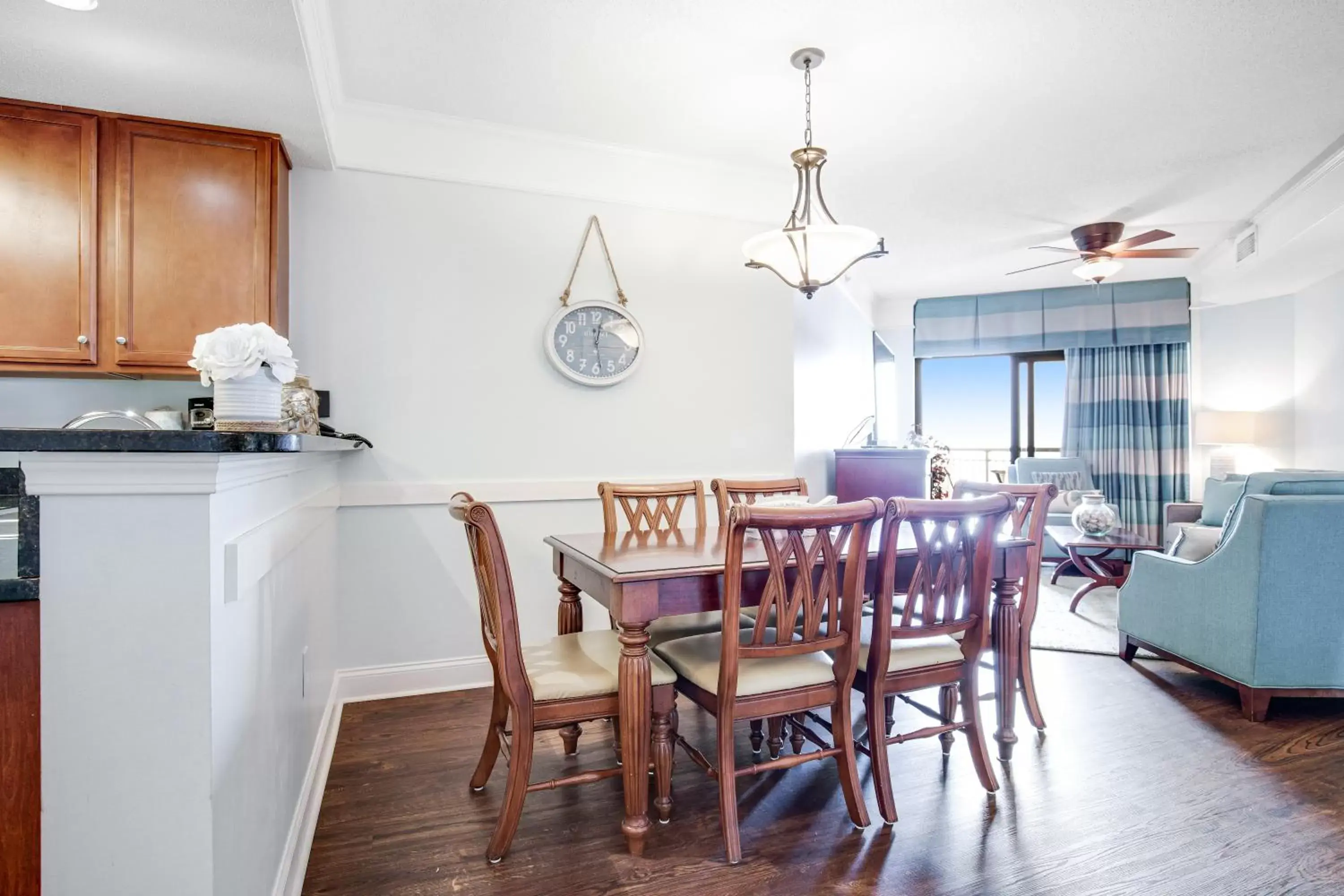 Dining area in Anderson Ocean Club and Spa by Oceana Resorts