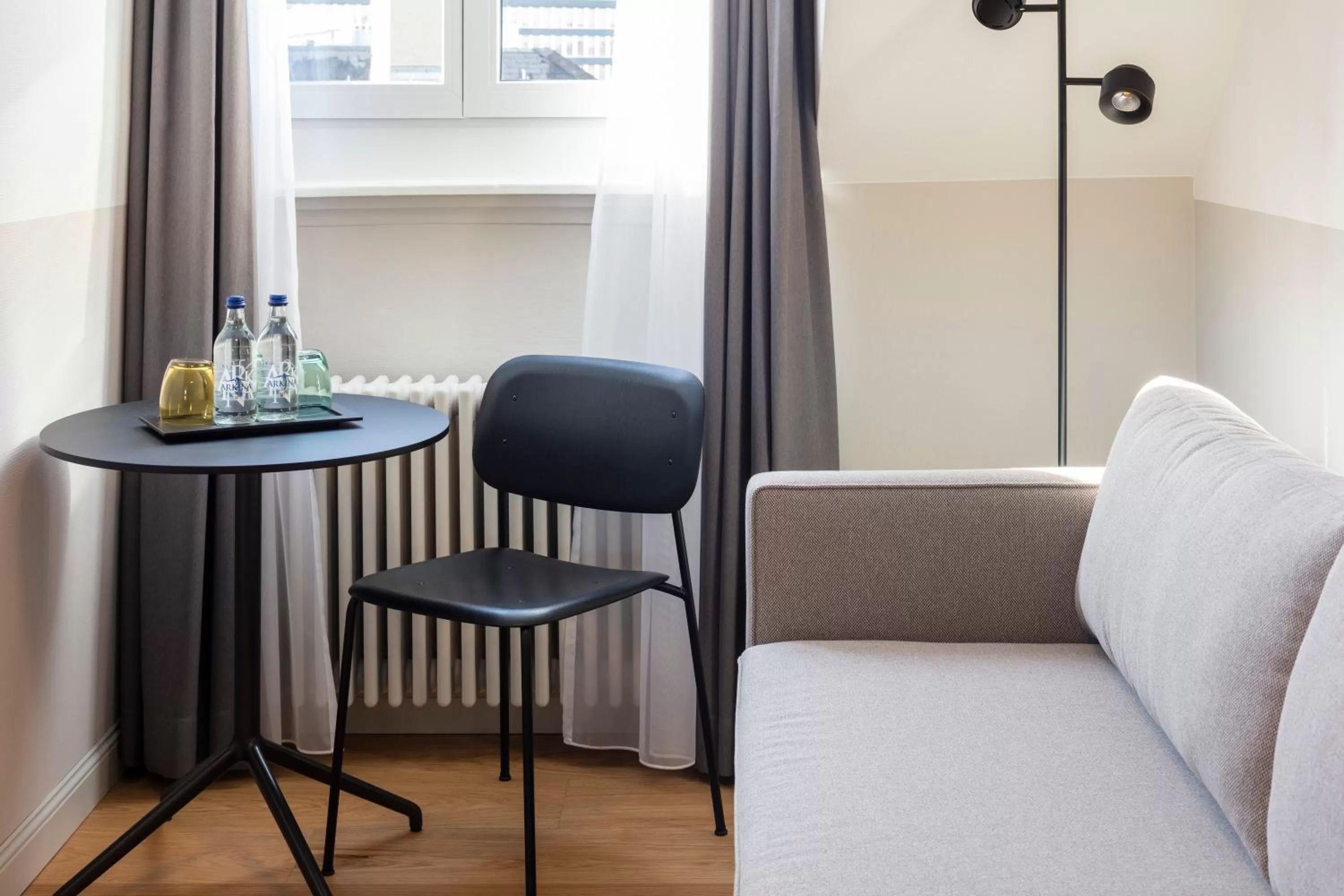 Photo of the whole room in Fred Hotel Zürich Hauptbahnhof