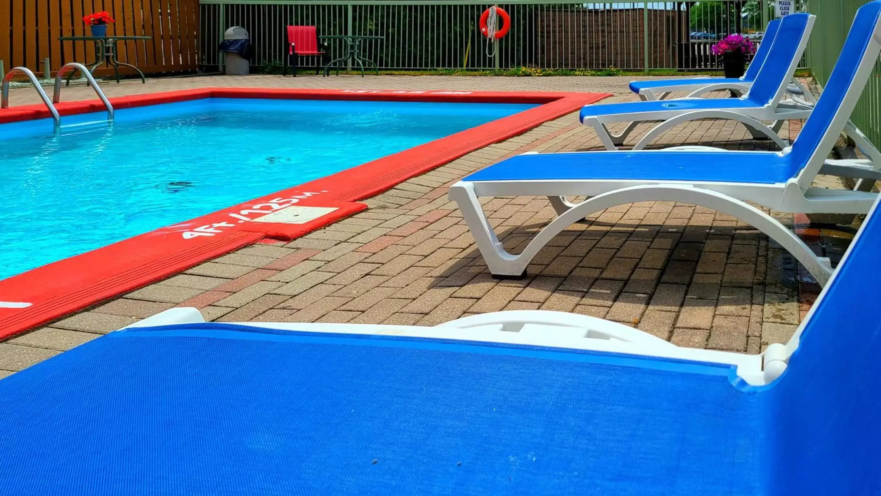 Pool view, Swimming Pool in Quality Inn & Suites 1000 Islands