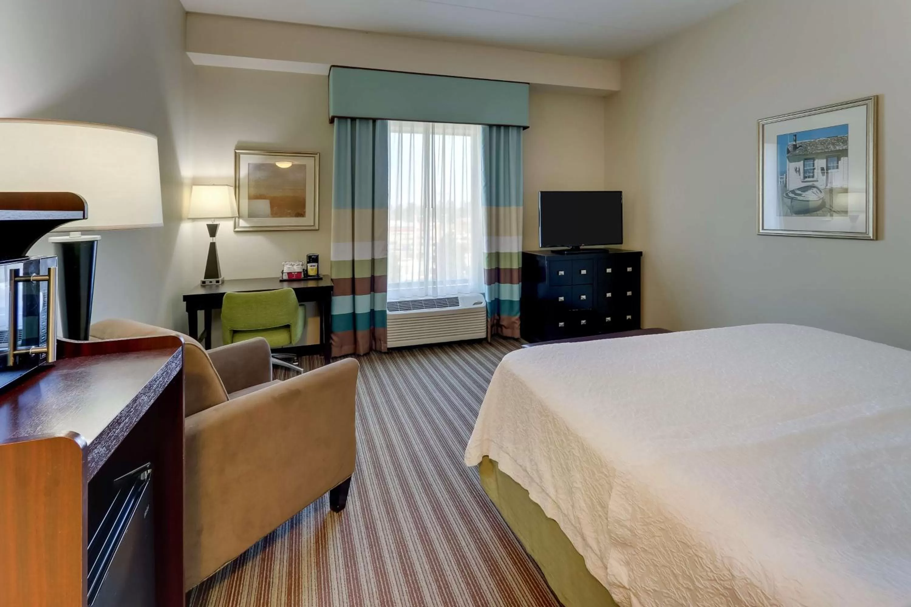 Bedroom, Bed in Hampton Inn and Suites Swansboro Near Camp Lejeune