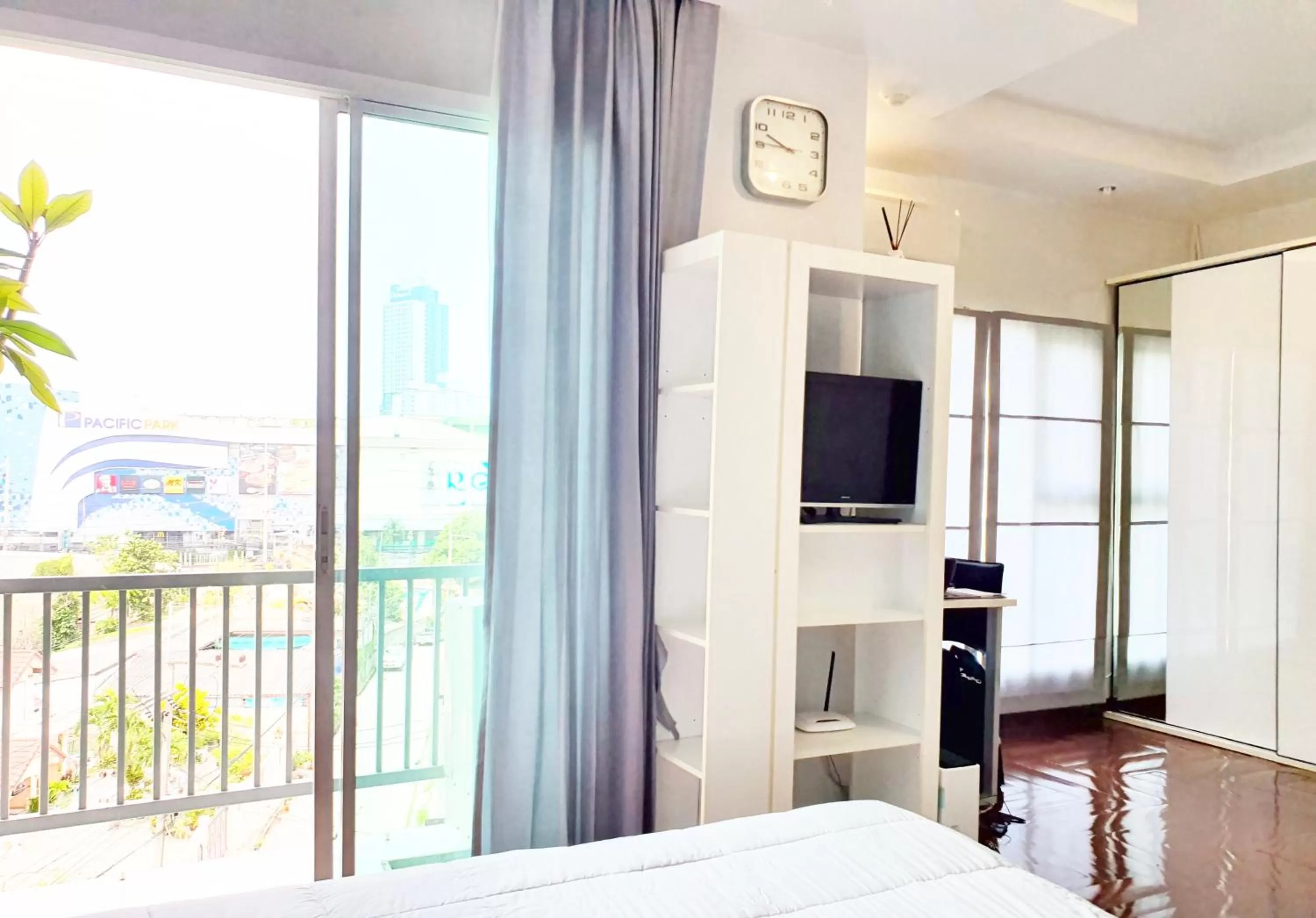 Photo of the whole room, Bed in The Sriracha Residence