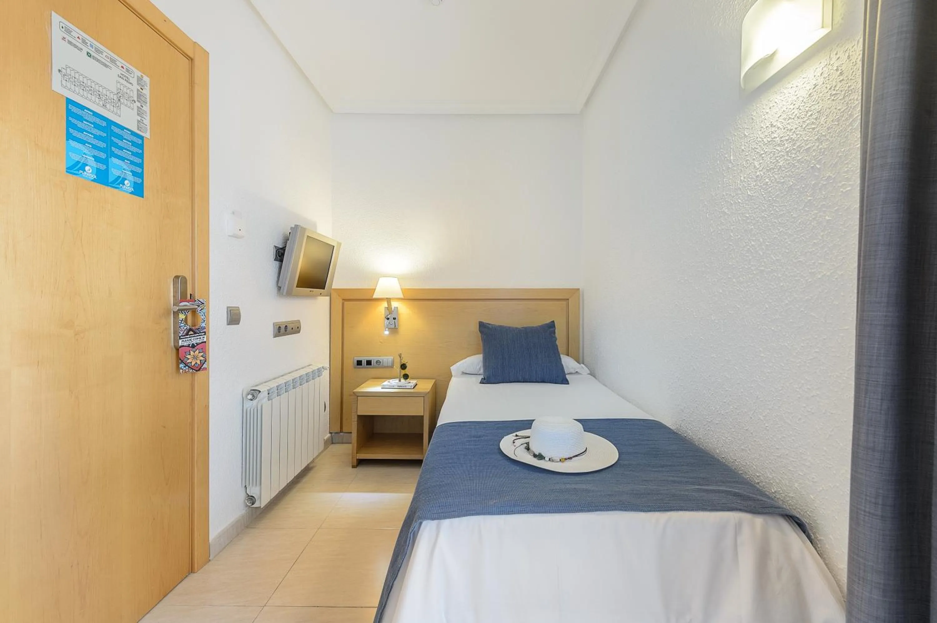 Photo of the whole room, Bed in Hotel Vibra San Remo