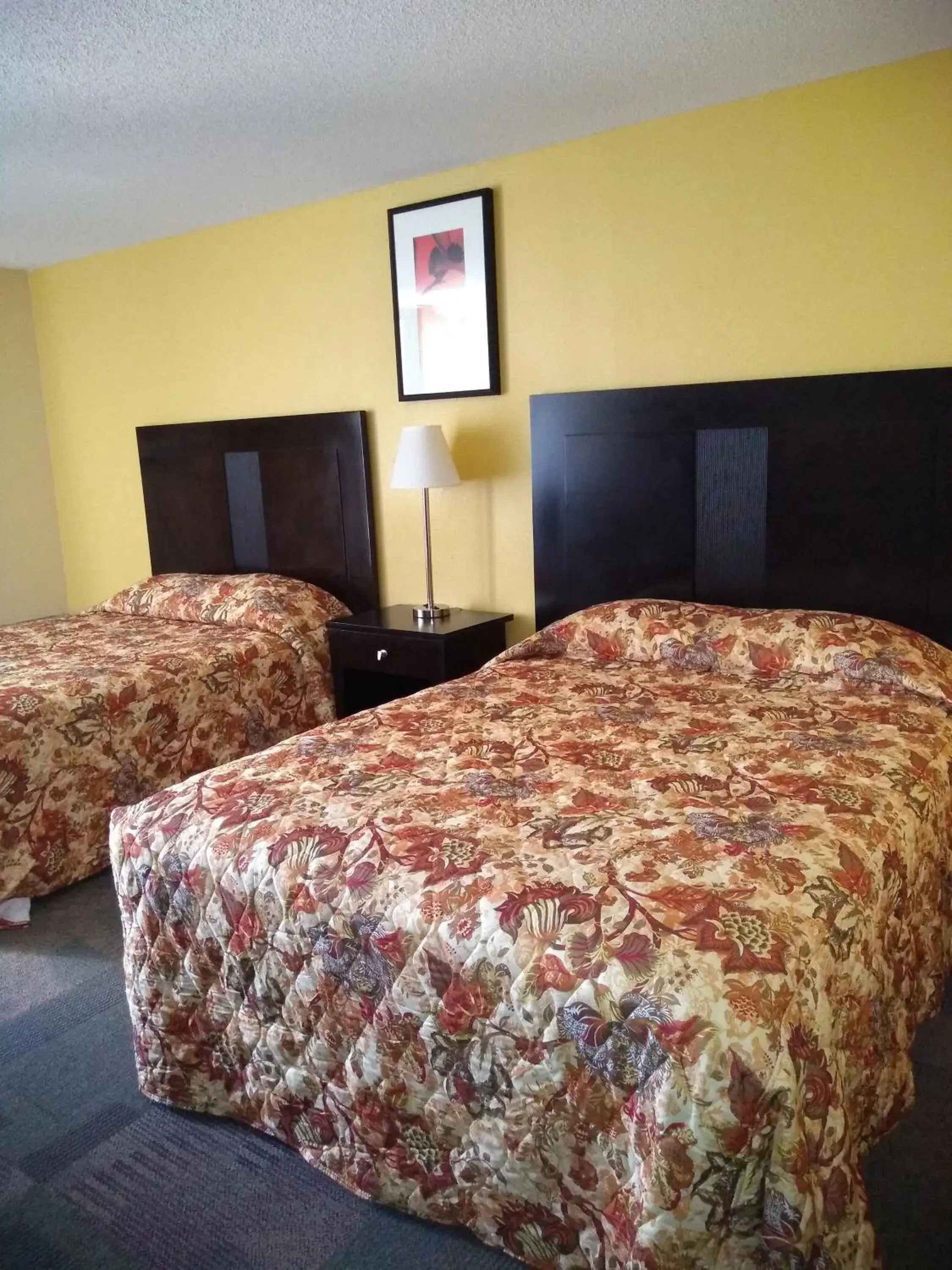 Bedroom, Bed in Red Carpet Inn-Macon