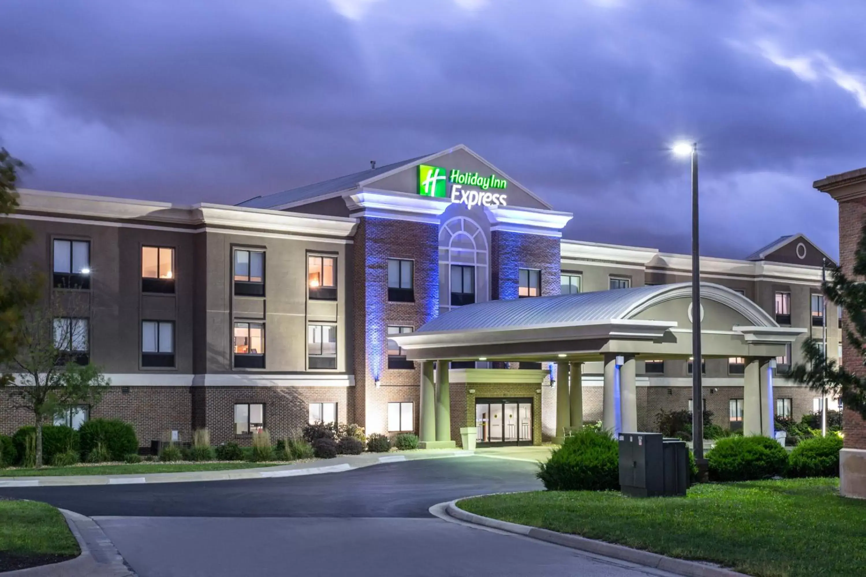 Property Building in Holiday Inn Express Kansas City - at the Legends!, an IHG Hotel