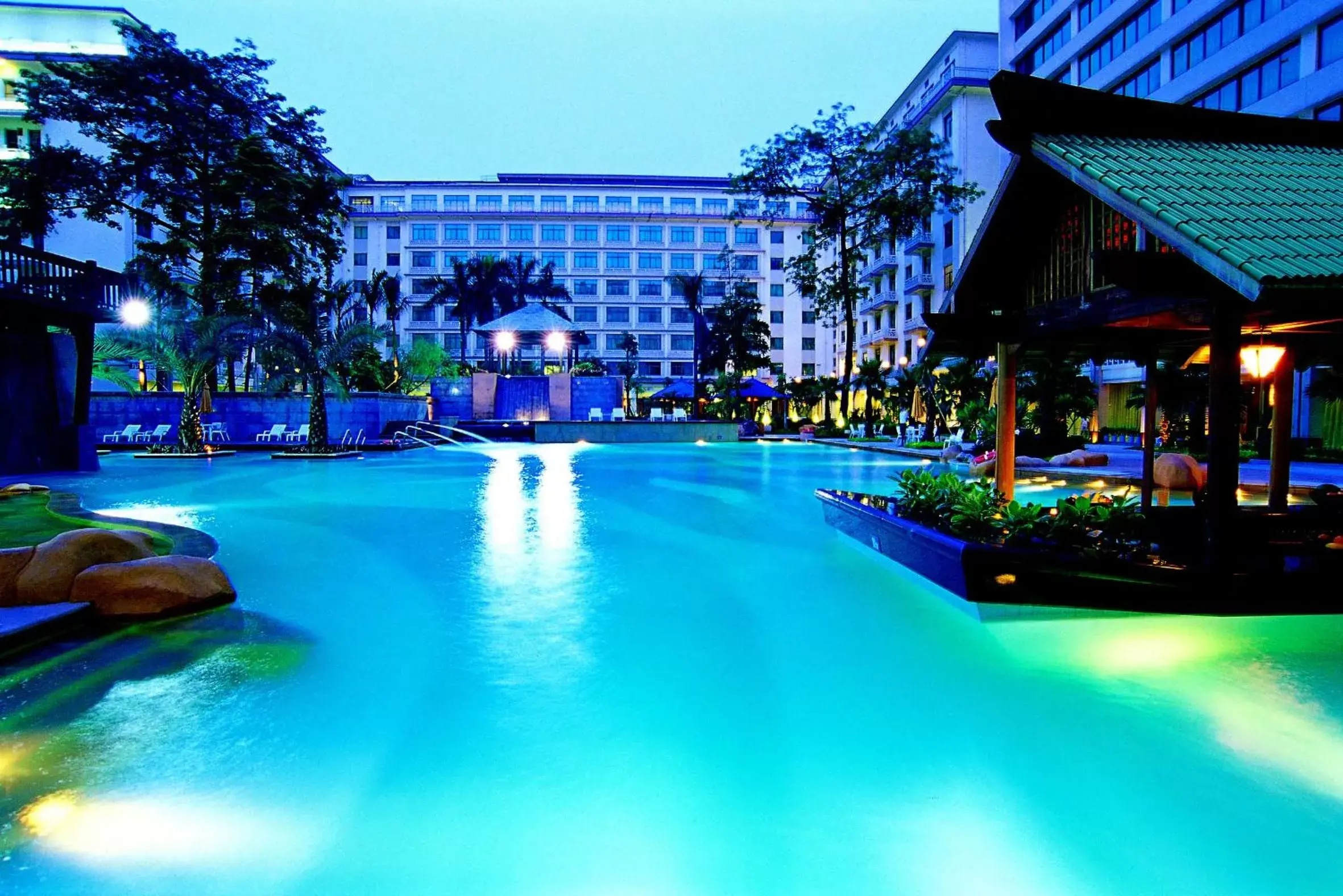 Swimming pool, Property Building in Dong Fang Hotel Guangzhou, Canton Fair Free Shuttle Bus, Canton Fair Buyer Official Registration