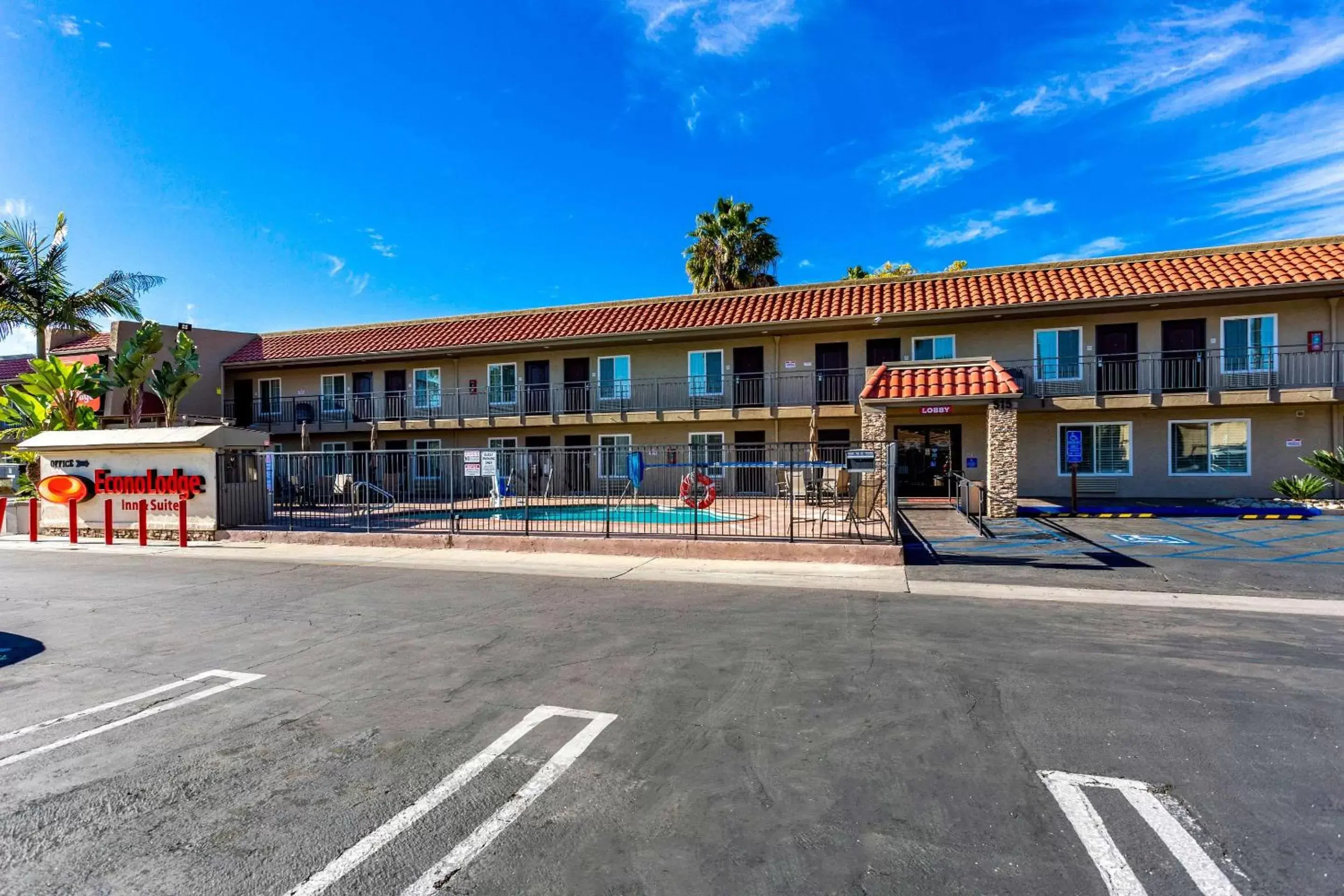 Property Building in Econo Lodge Inn & Suites Escondido Downtown