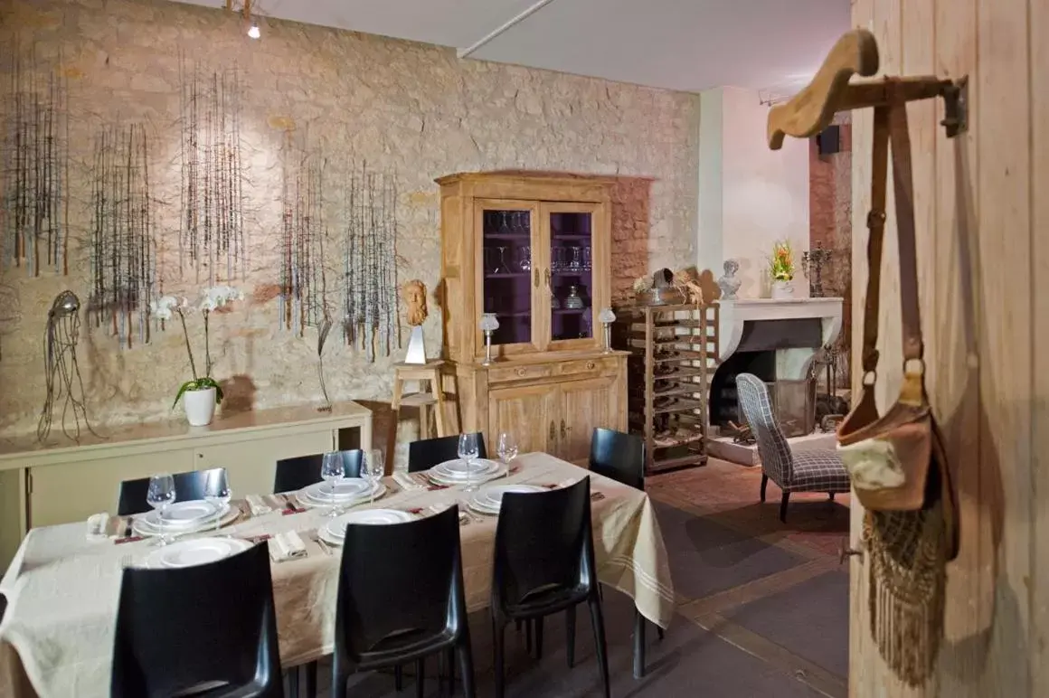 Living room, Restaurant/Places to Eat in Maison d'Hôte de Myon