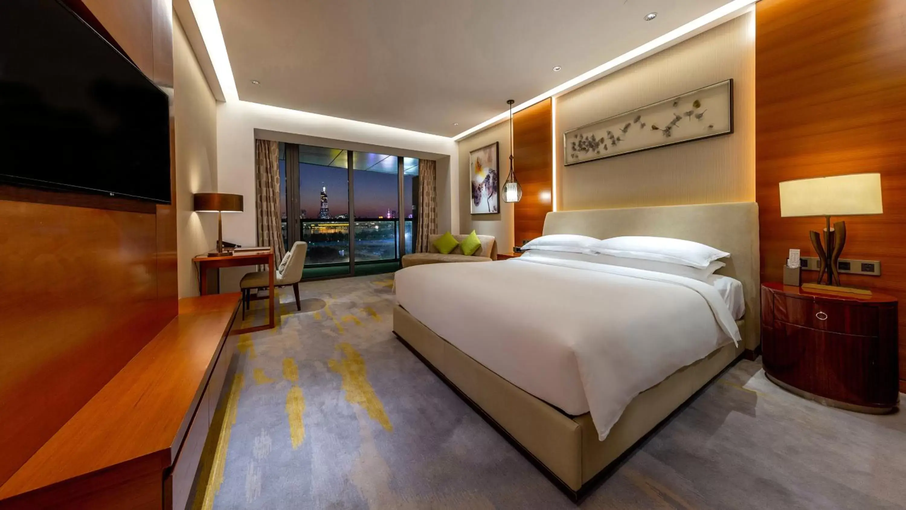 Photo of the whole room, Bed in Holiday Inn Nanjing Xuanwu Lake by IHG Photo of the whole room, Bed in Holiday Inn Nanjing Xuanwu Lake by IHG