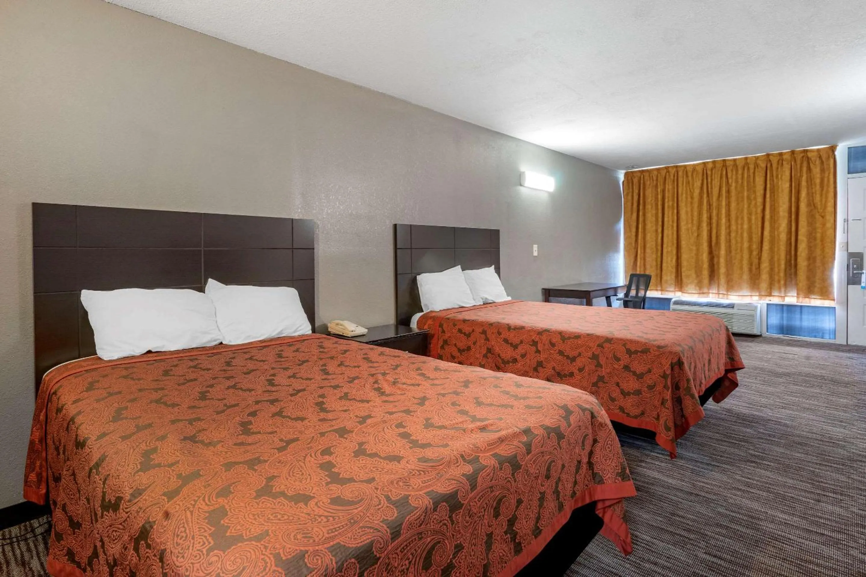 Photo of the whole room, Bed in Rodeway Inn Clearwater-Largo