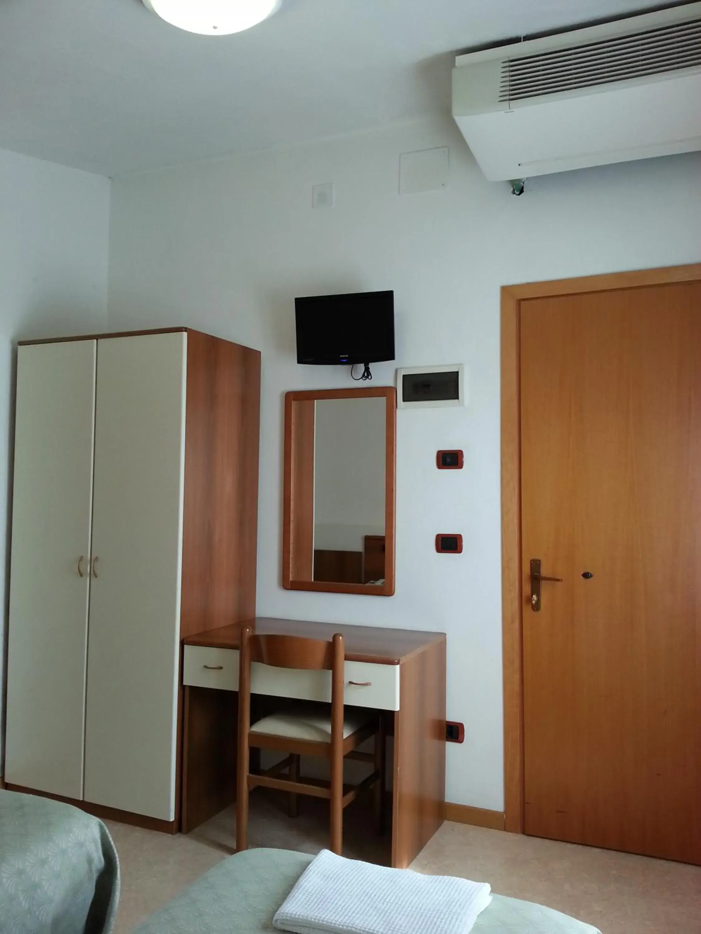 Bedroom, TV/Entertainment Center in Hotel Clodia