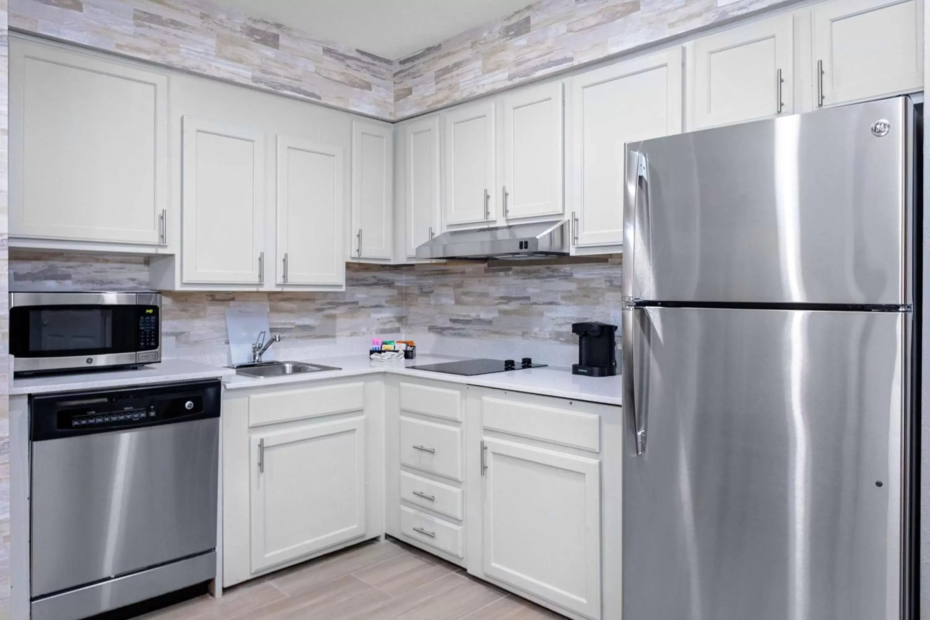 Kitchen or kitchenette, Kitchen/Kitchenette in Homewood Suites by Hilton Ft. Worth-Bedford