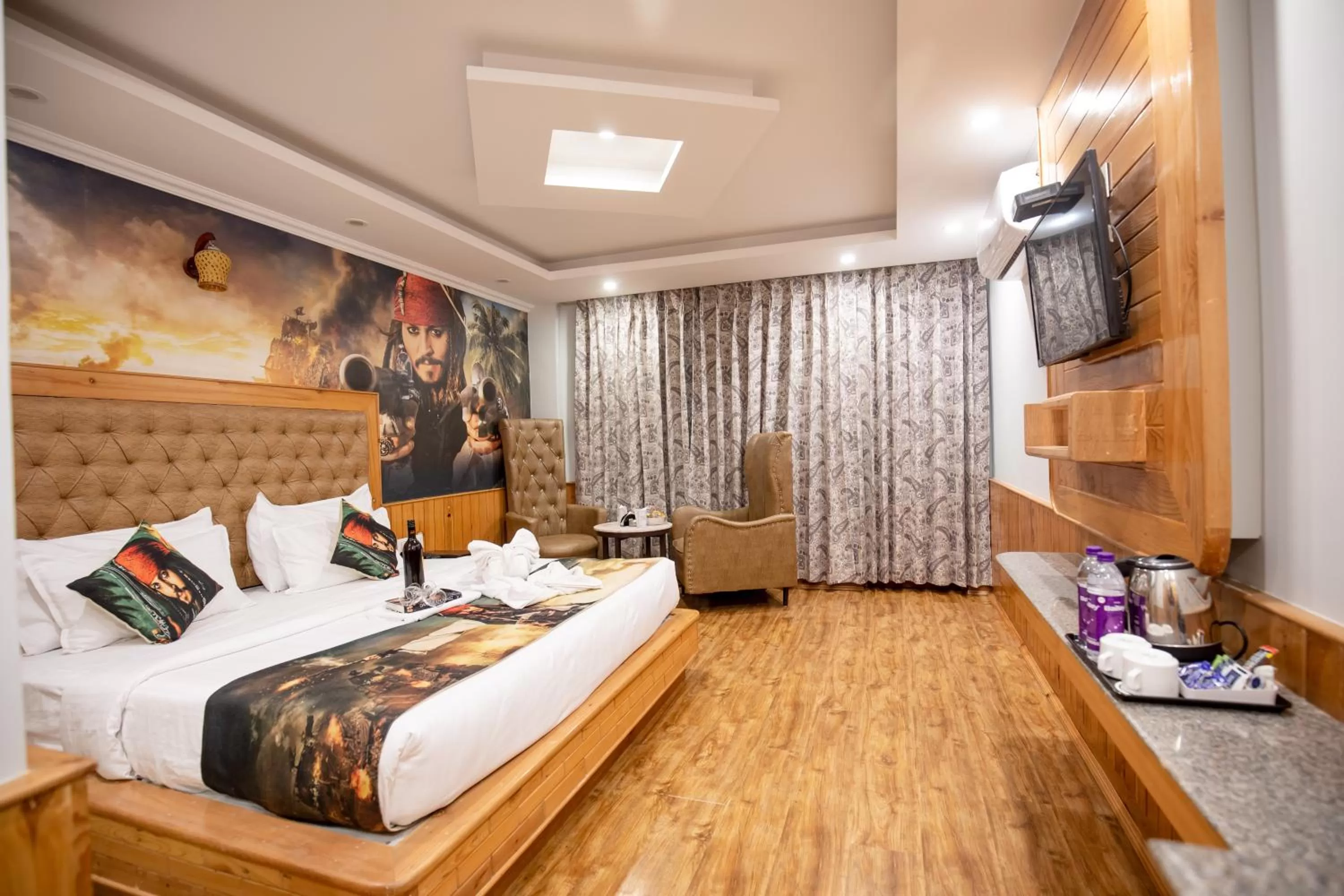 VIP, Bed in Hotel Smugglers Mountain View - central heated & air Cooled