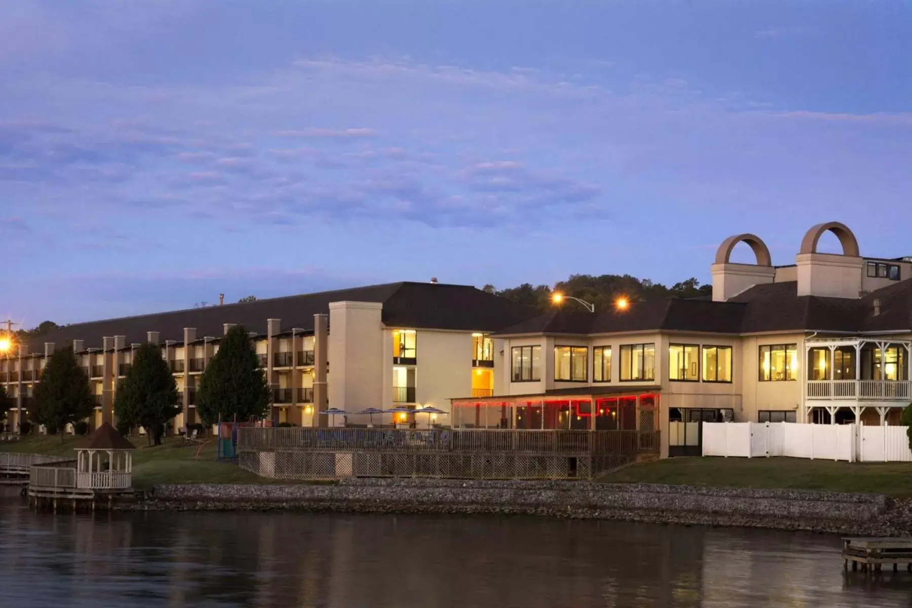 Facade/entrance, Property Building in Wyndham Garden Lake Guntersville