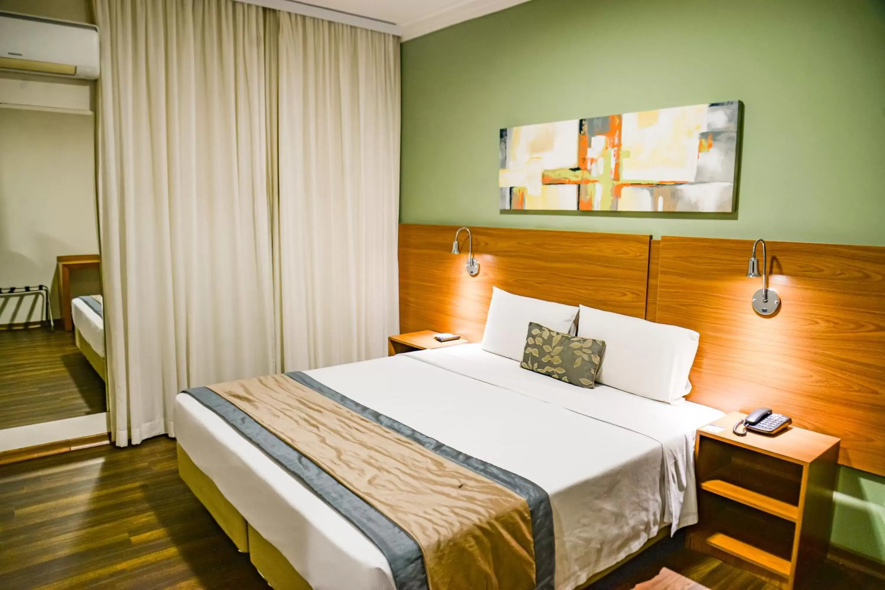 Bedroom, Bed in Comfort Hotel Bauru