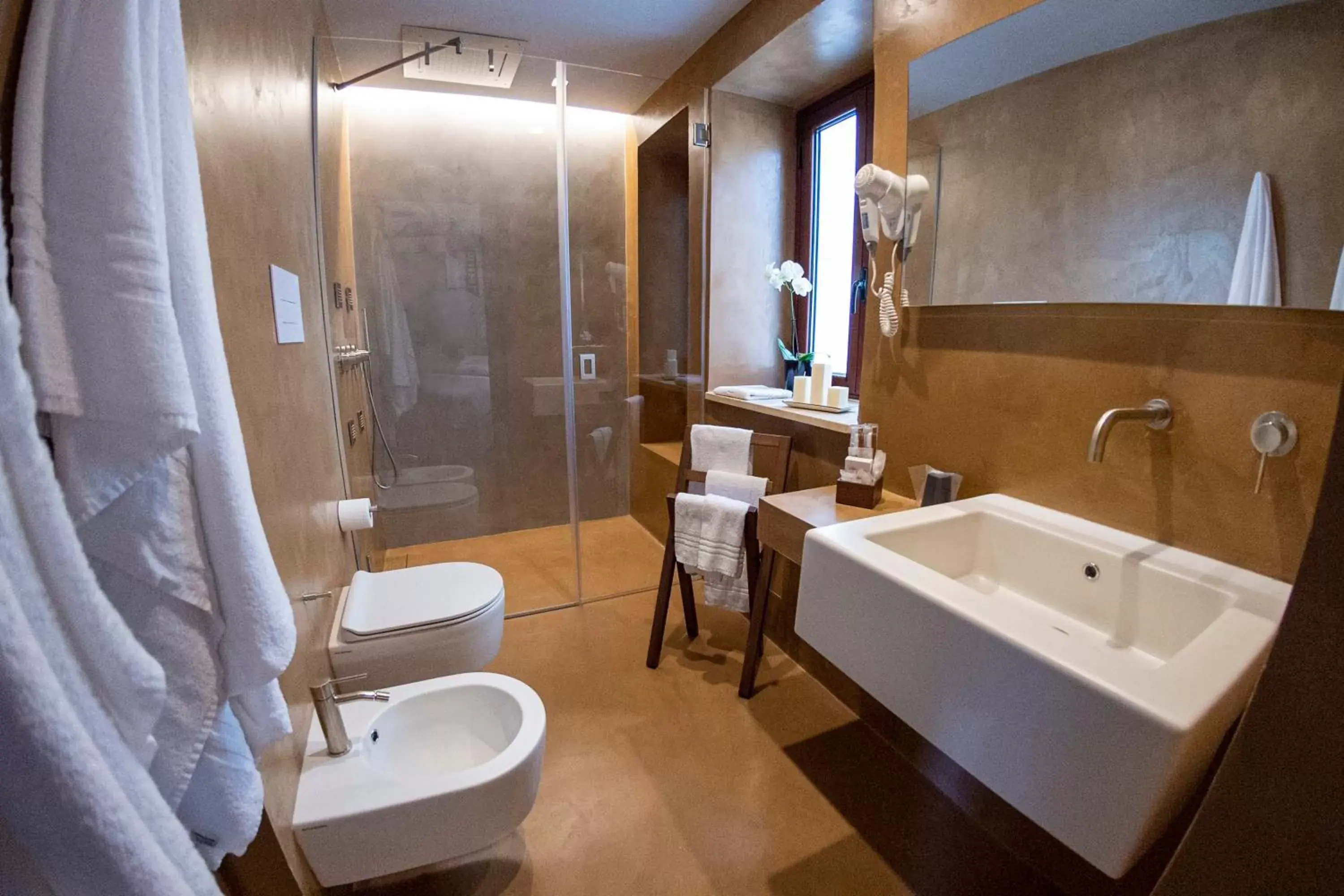 Shower, Bathroom in Locanda Susuiusu