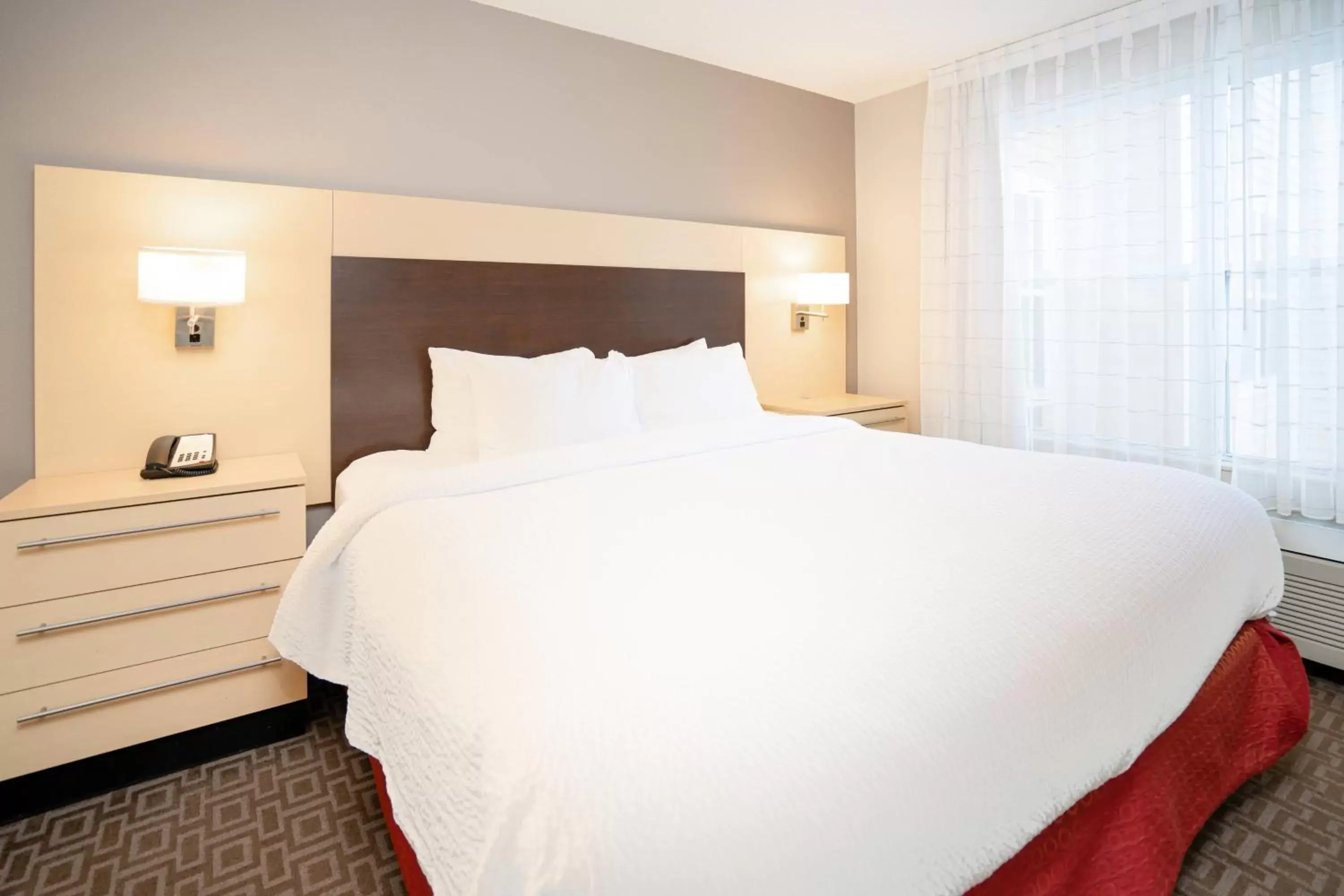 Bedroom, Bed in TownePlace Suites Rochester