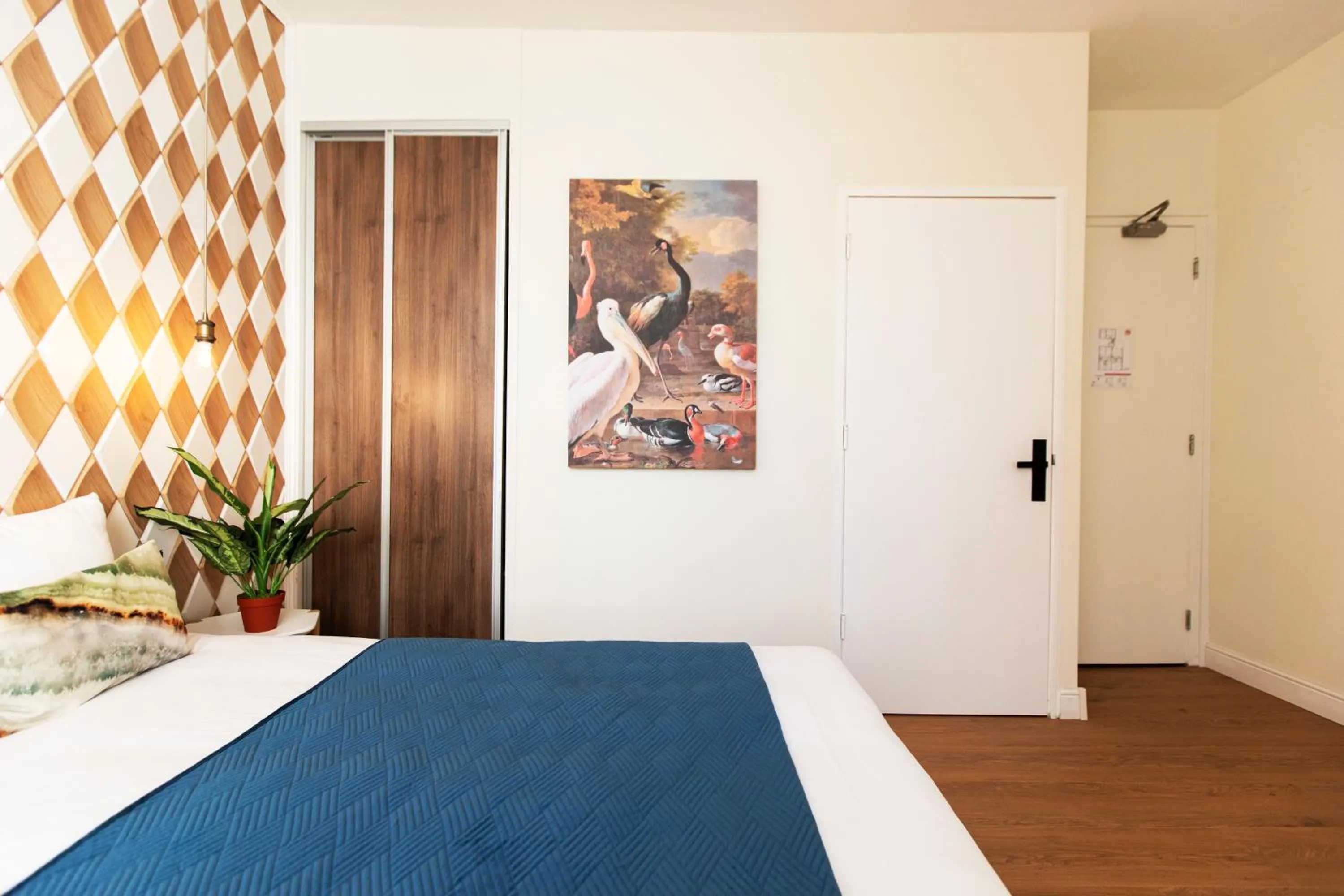 Bed in Quentin Golden Bear Hotel