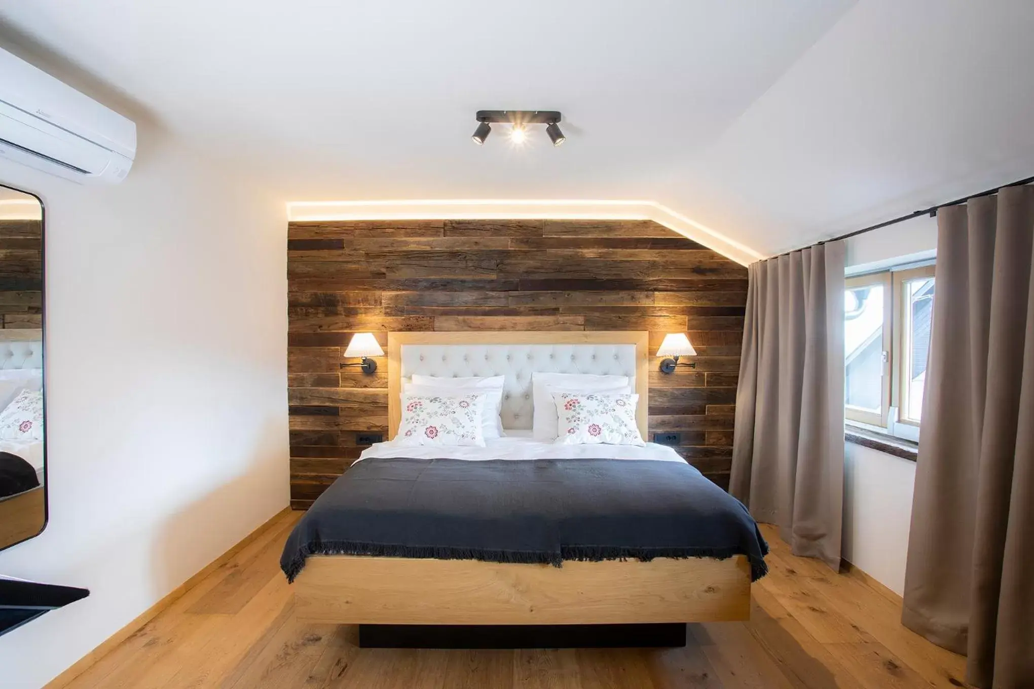 Deluxe Double Room in House Troha Deluxe Double Room in House Troha