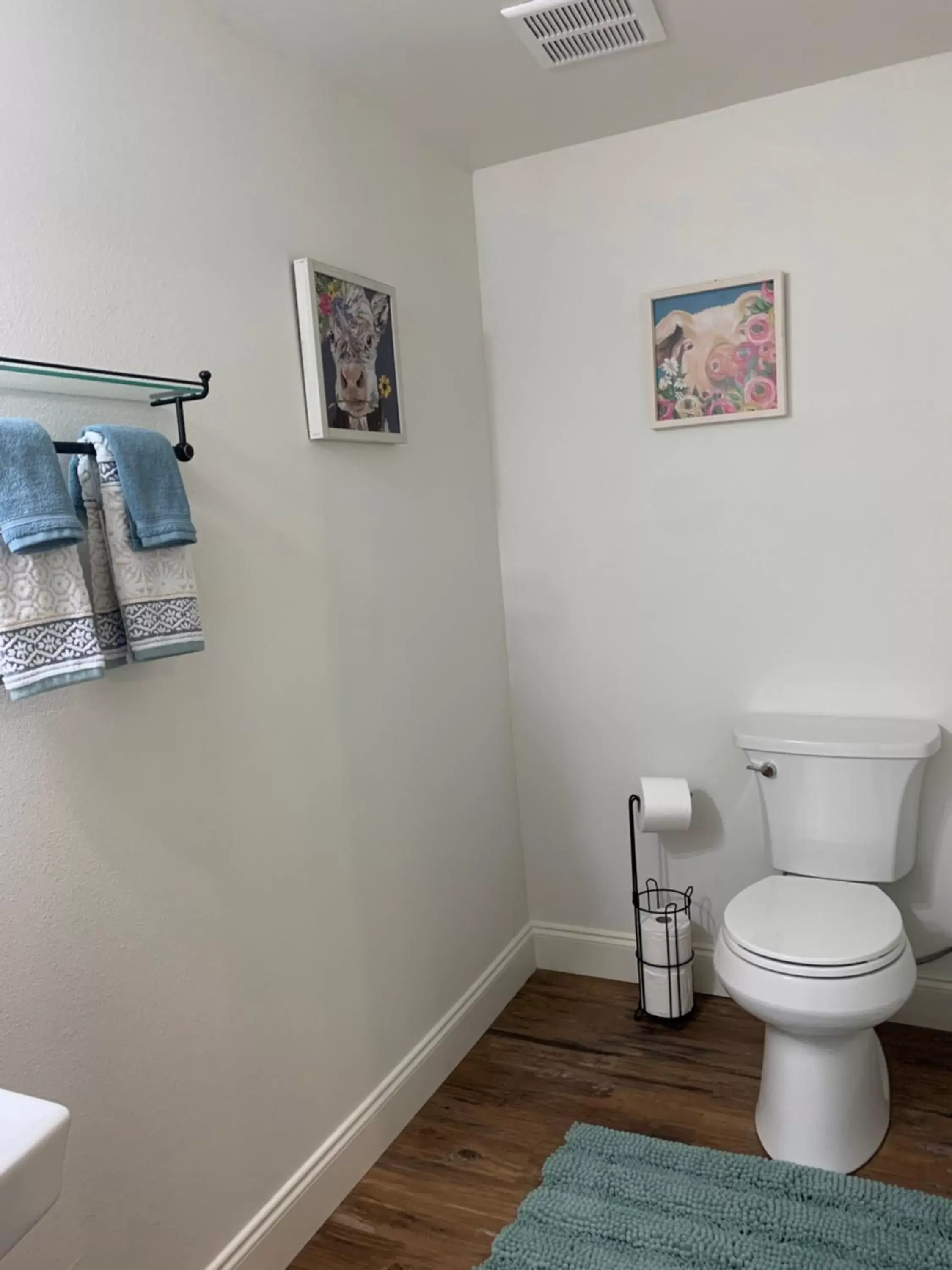 Toilet, Bathroom in Lamb's Rest Inn
