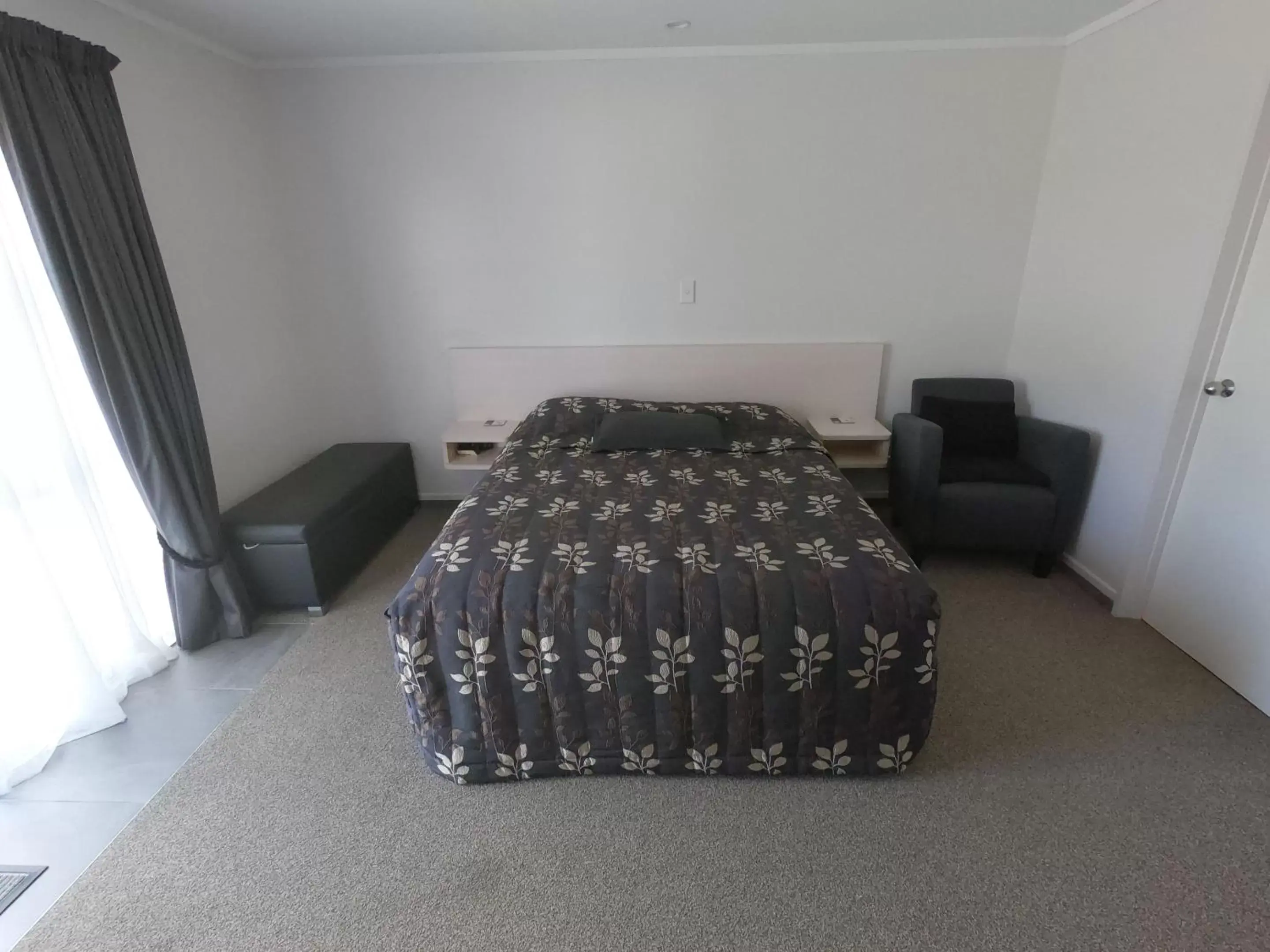 Queen Studio in Castle Court Motel Queen Studio in Castle Court Motel