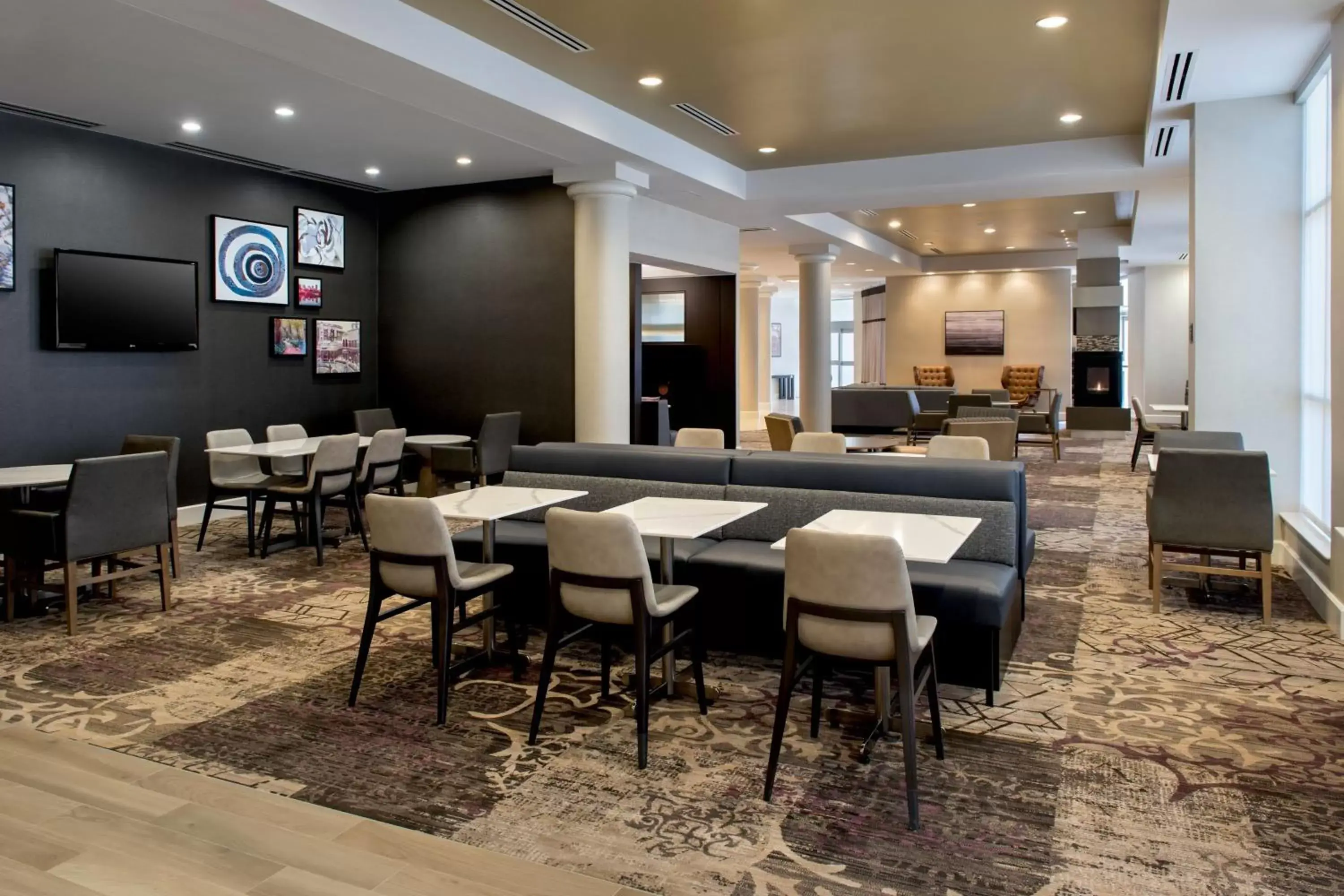 Lobby or reception, Lounge/Bar in Residence Inn by Marriott Fairfax City