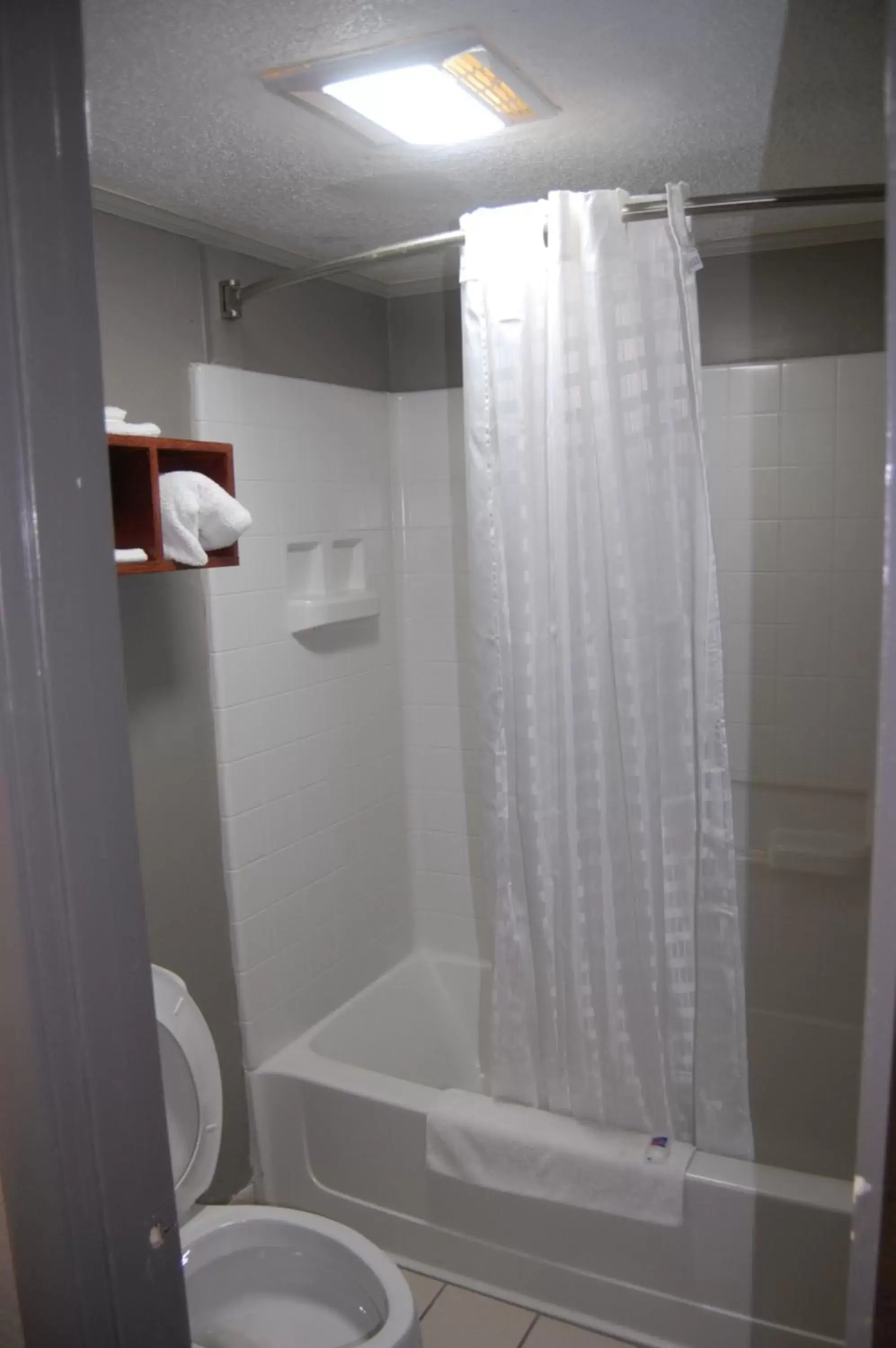 Bathroom in Motel 6-Tupelo, MS - Downtown