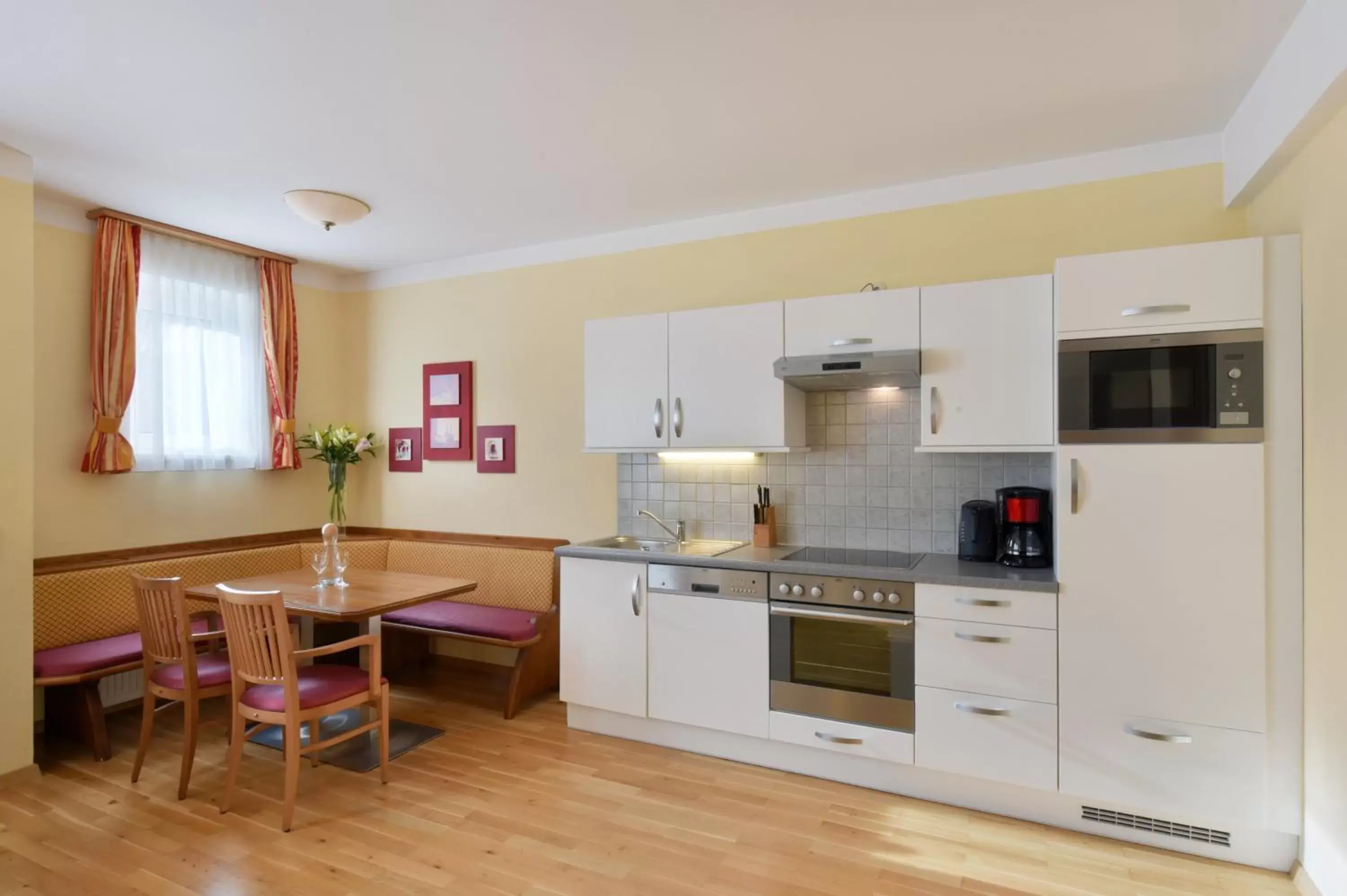 Kitchen or kitchenette, Kitchen/Kitchenette in Cella Central Historic Boutique Hotel