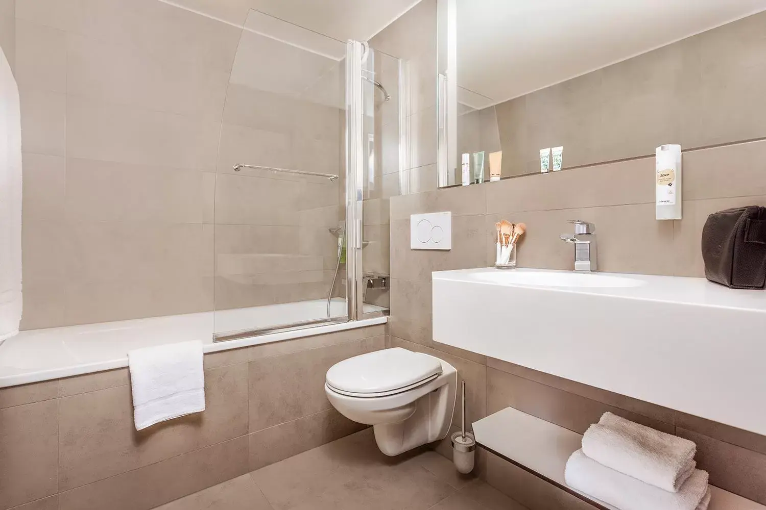 Bathroom in Everness Hotel & Resort