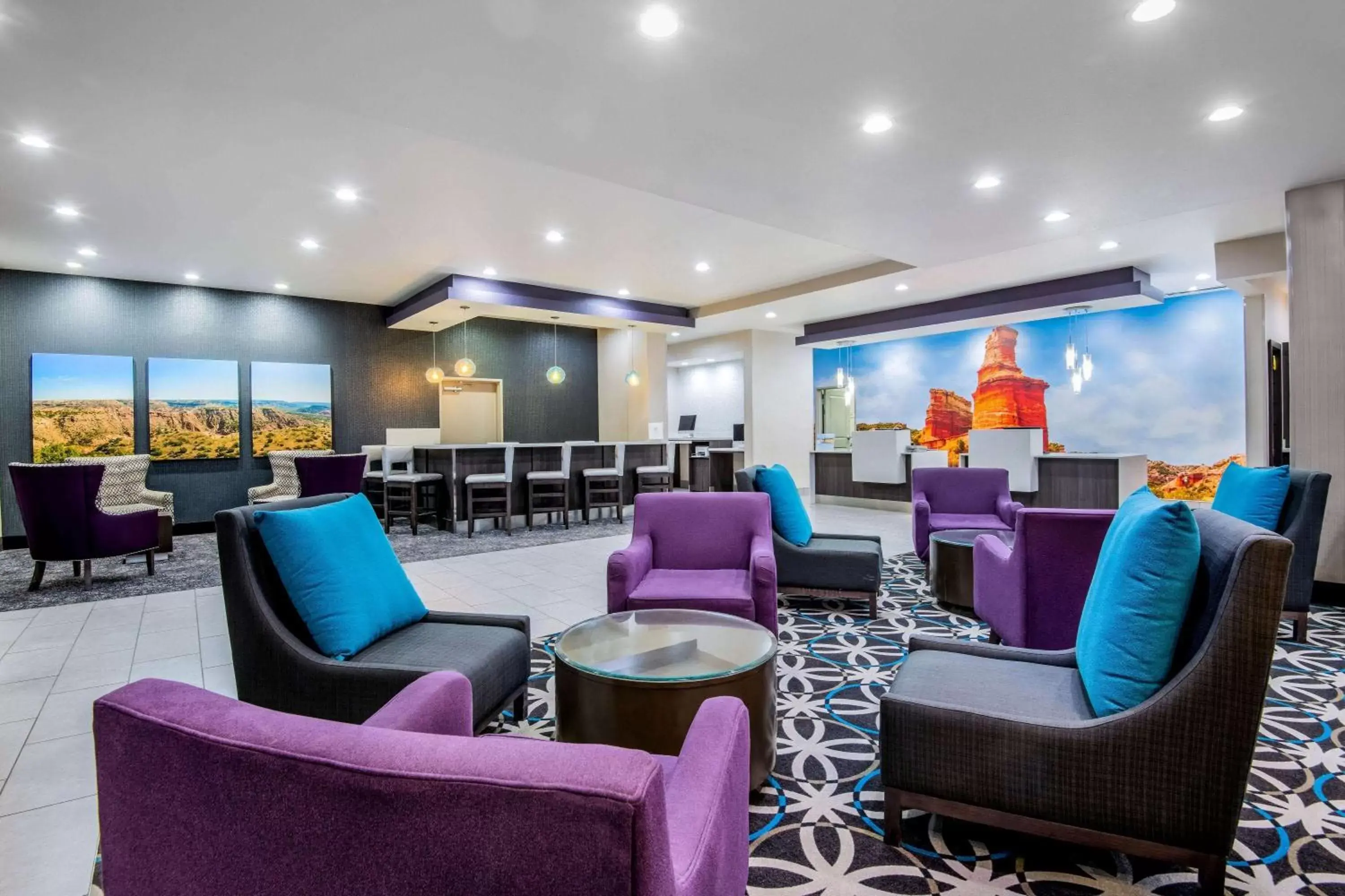 Lobby or reception, Lounge/Bar in La Quinta Inn & Suites by Wyndham Pampa