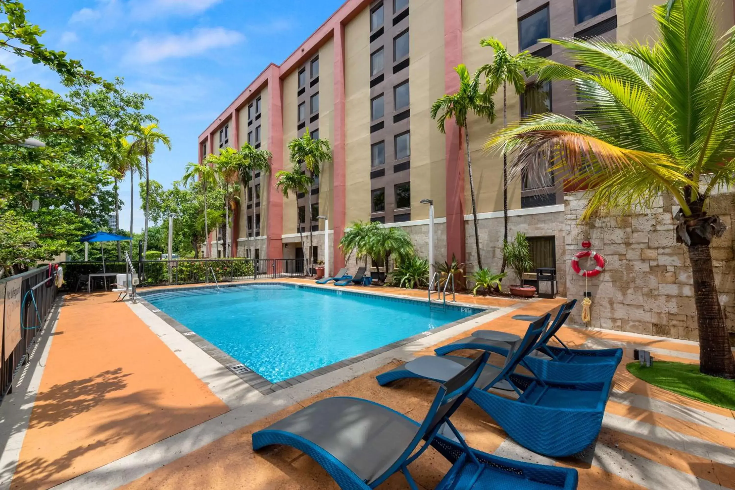 Pool view, Swimming Pool in Hampton Inn Miami-Airport West