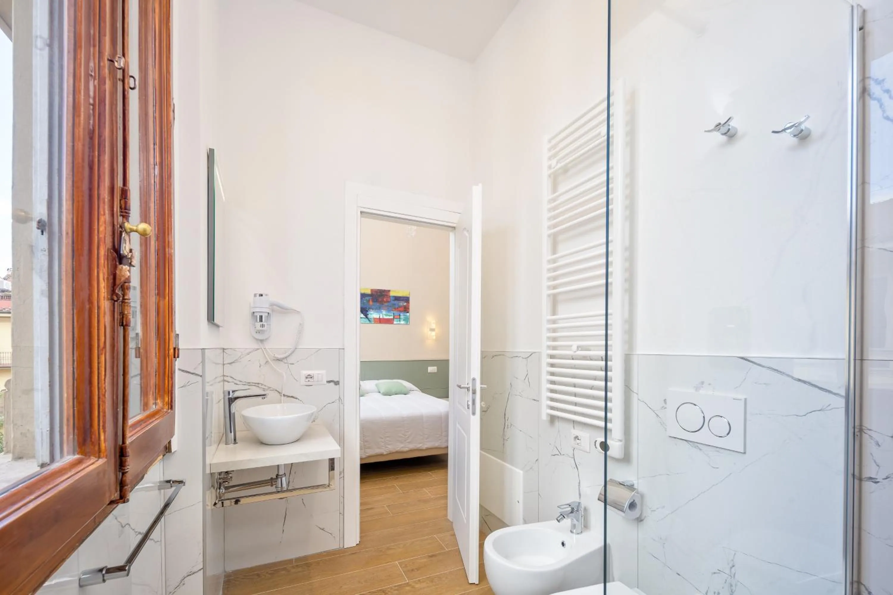 Bathroom, Bed in Hotel Bijou Roof Terrace