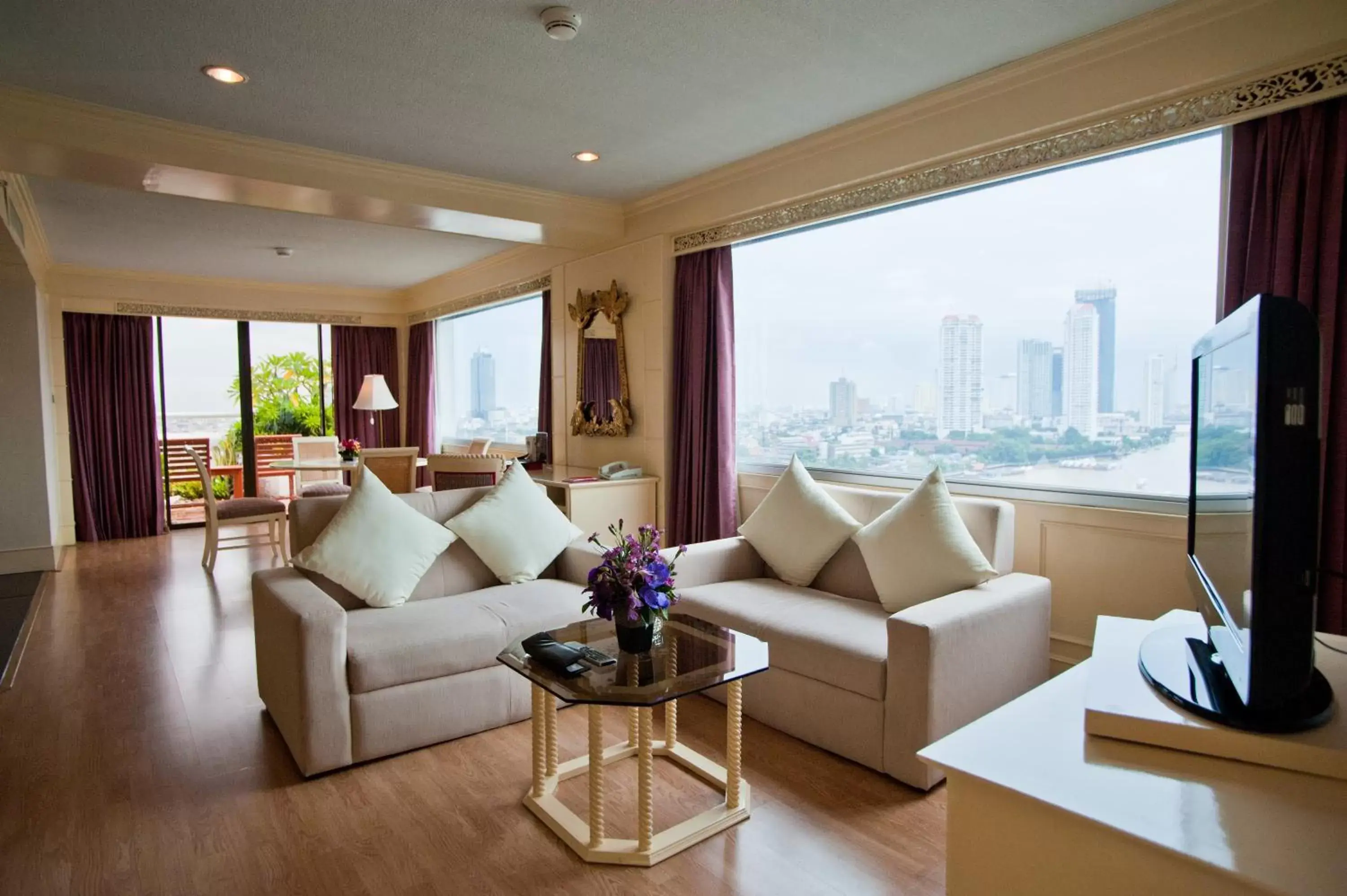 Balcony/Terrace, Seating Area in Ramada Plaza by Wyndham Bangkok Menam Riverside