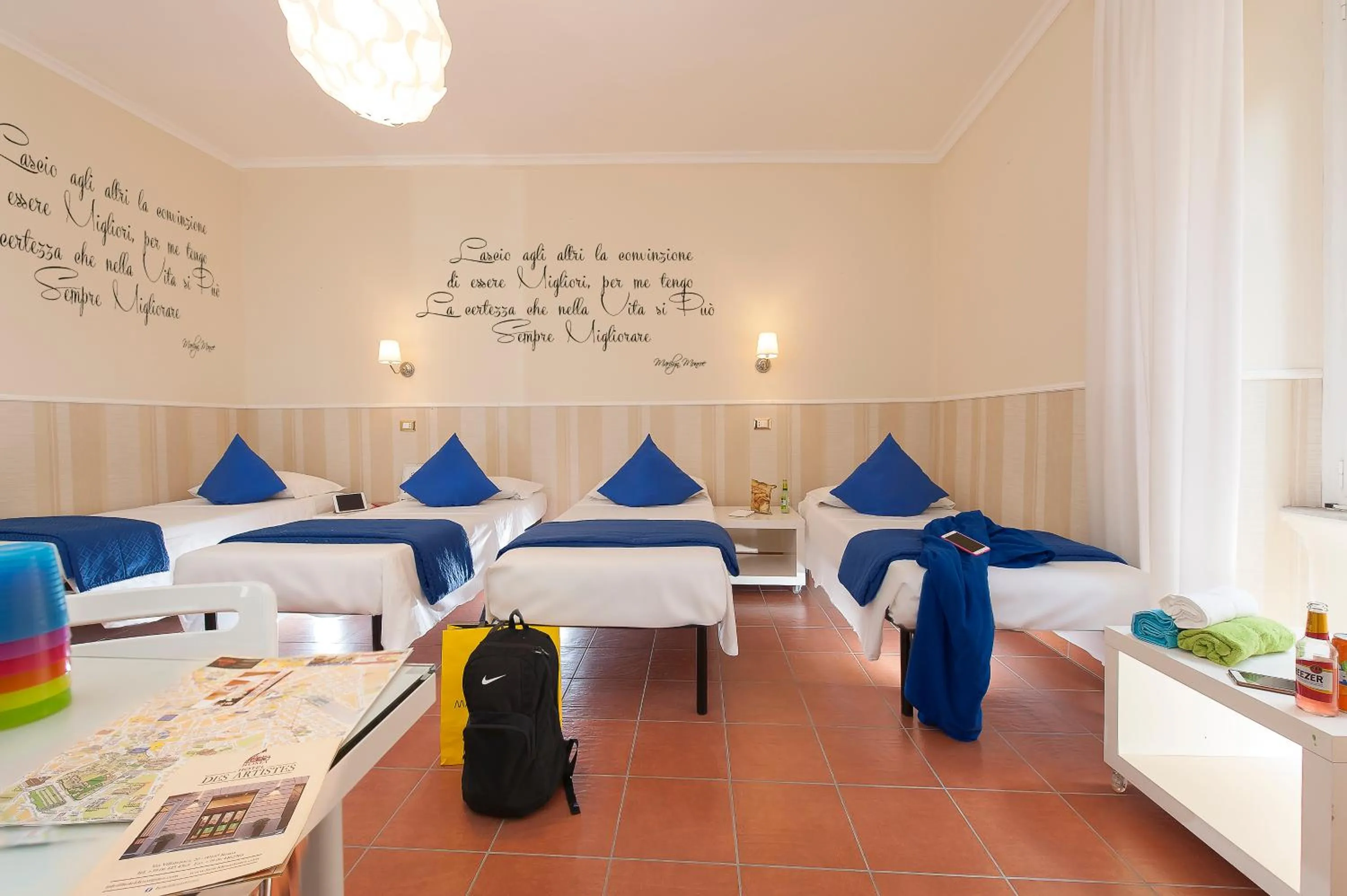 Photo of the whole room in Budget Rooms Des Arts