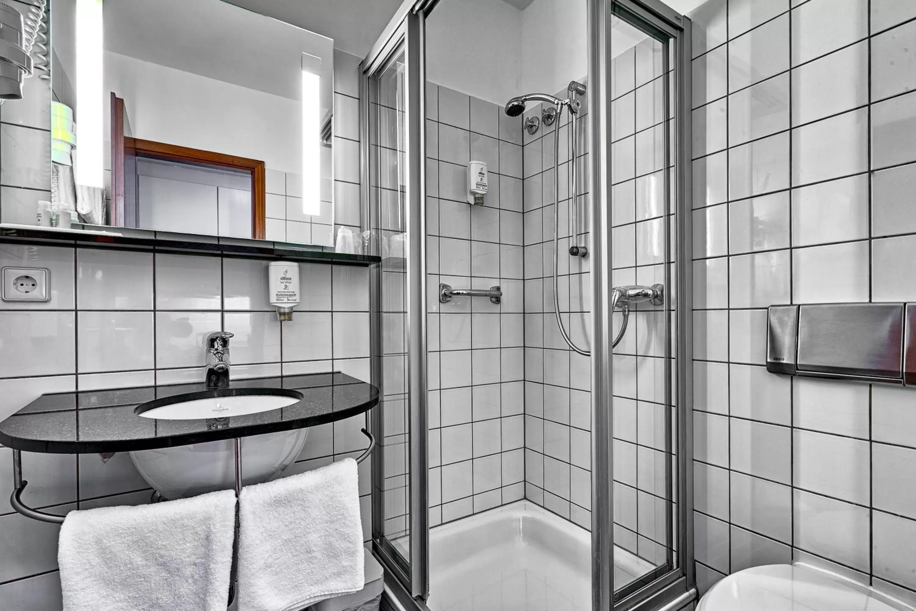 Bathroom in attimo Hotel Stuttgart***S