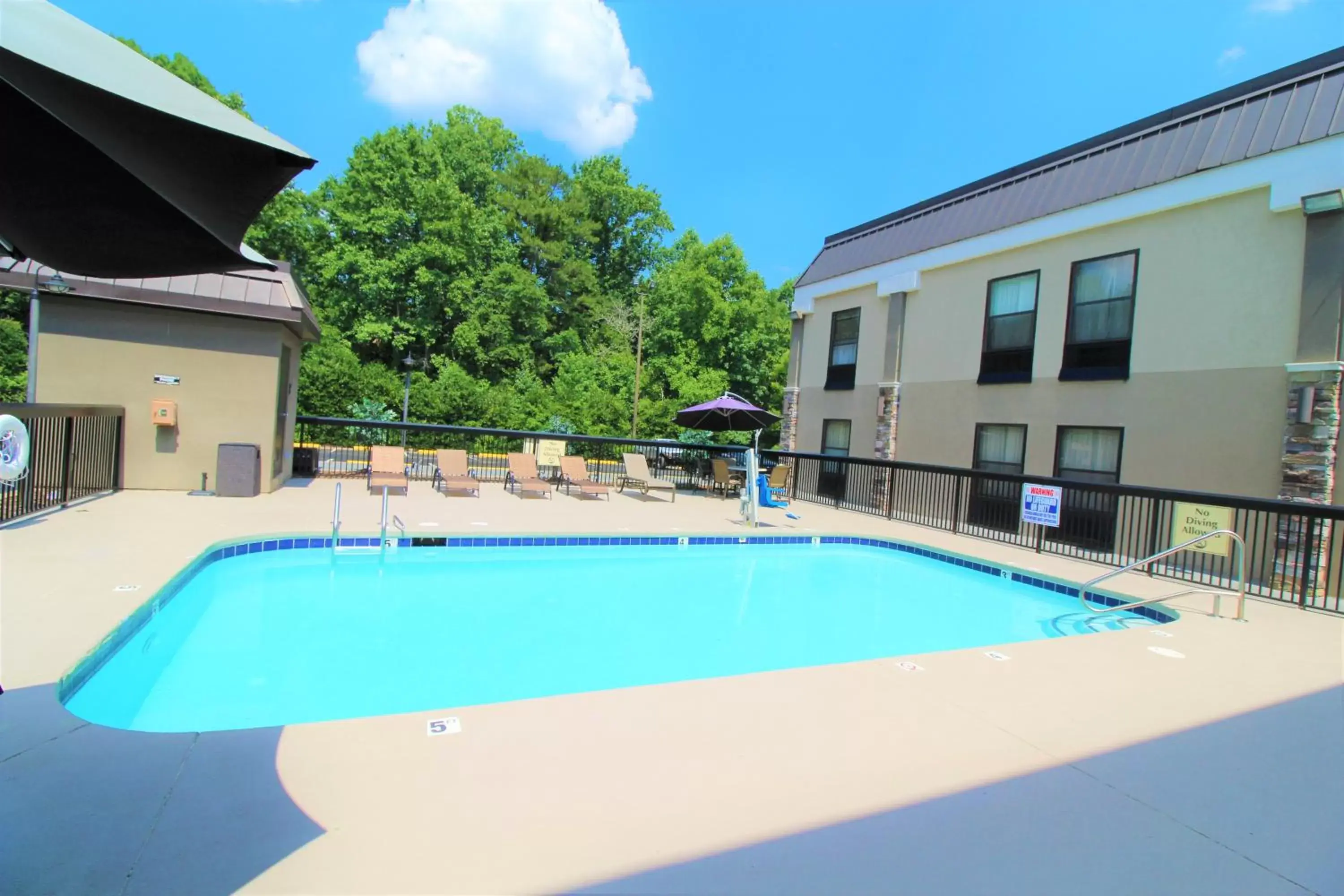 Swimming Pool in Best Western Albemarle Inn