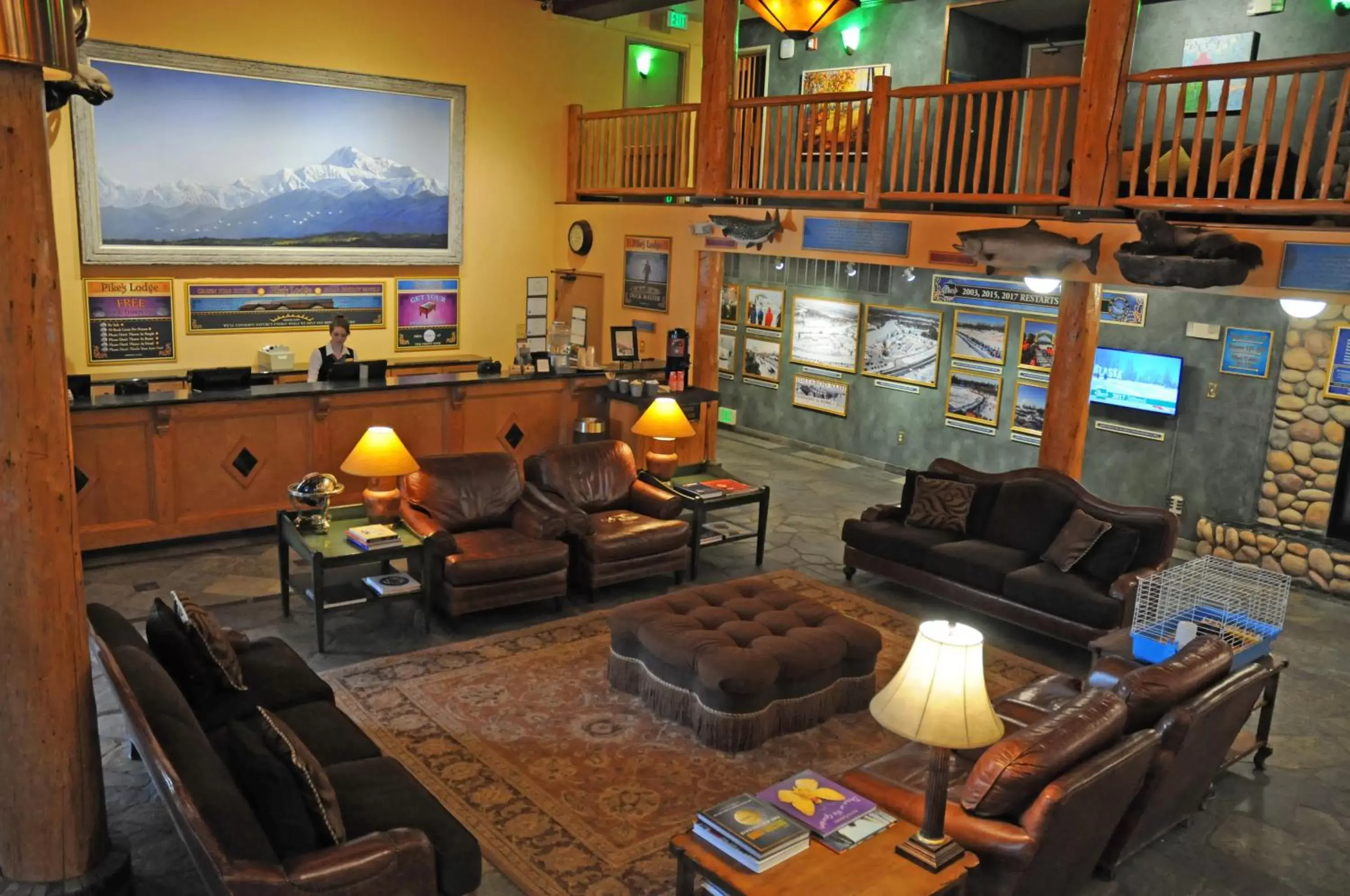 Lobby or reception in Pike's Waterfront Lodge