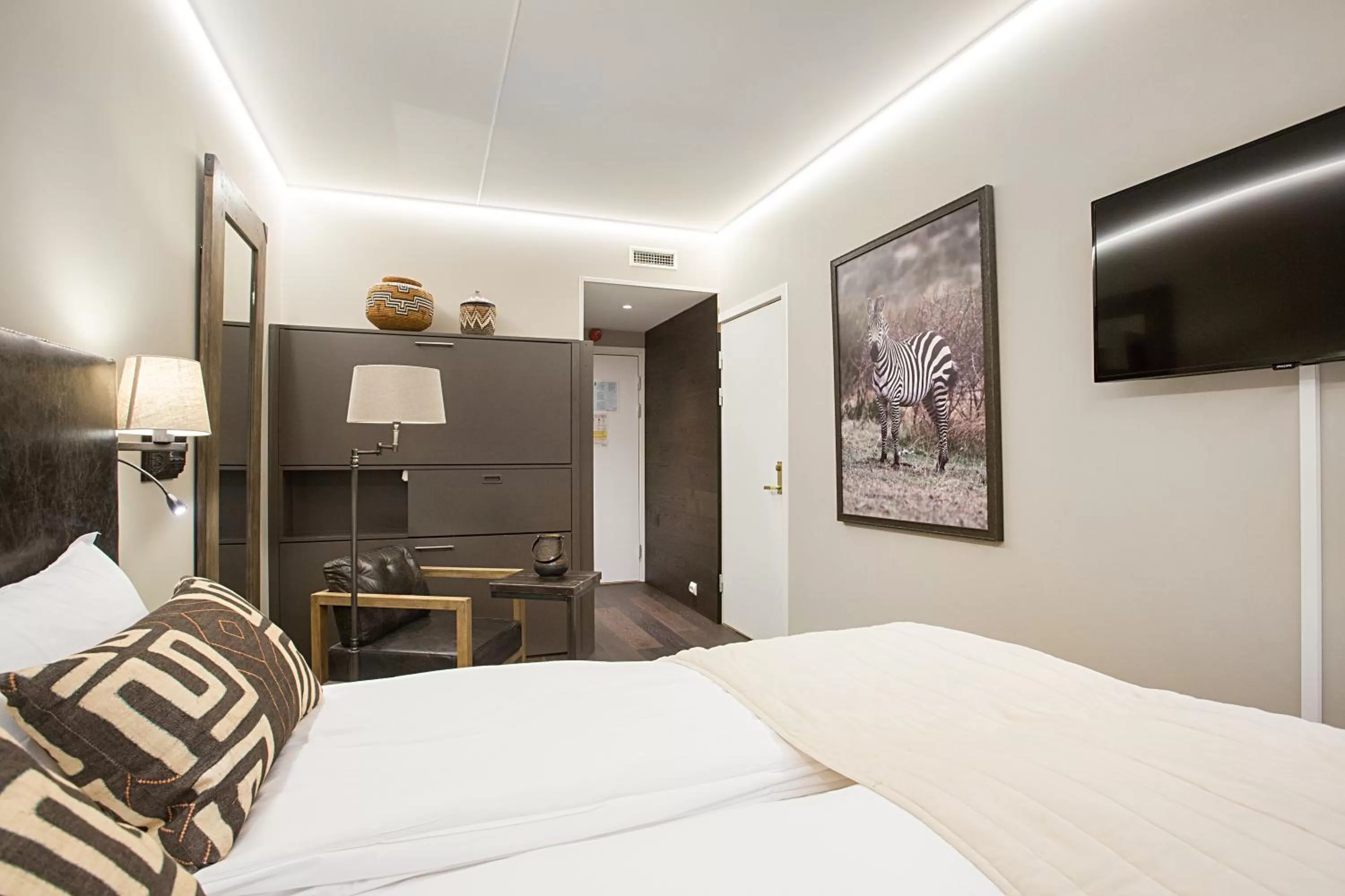 Photo of the whole room, Bed in Dyreparken Safarihotell