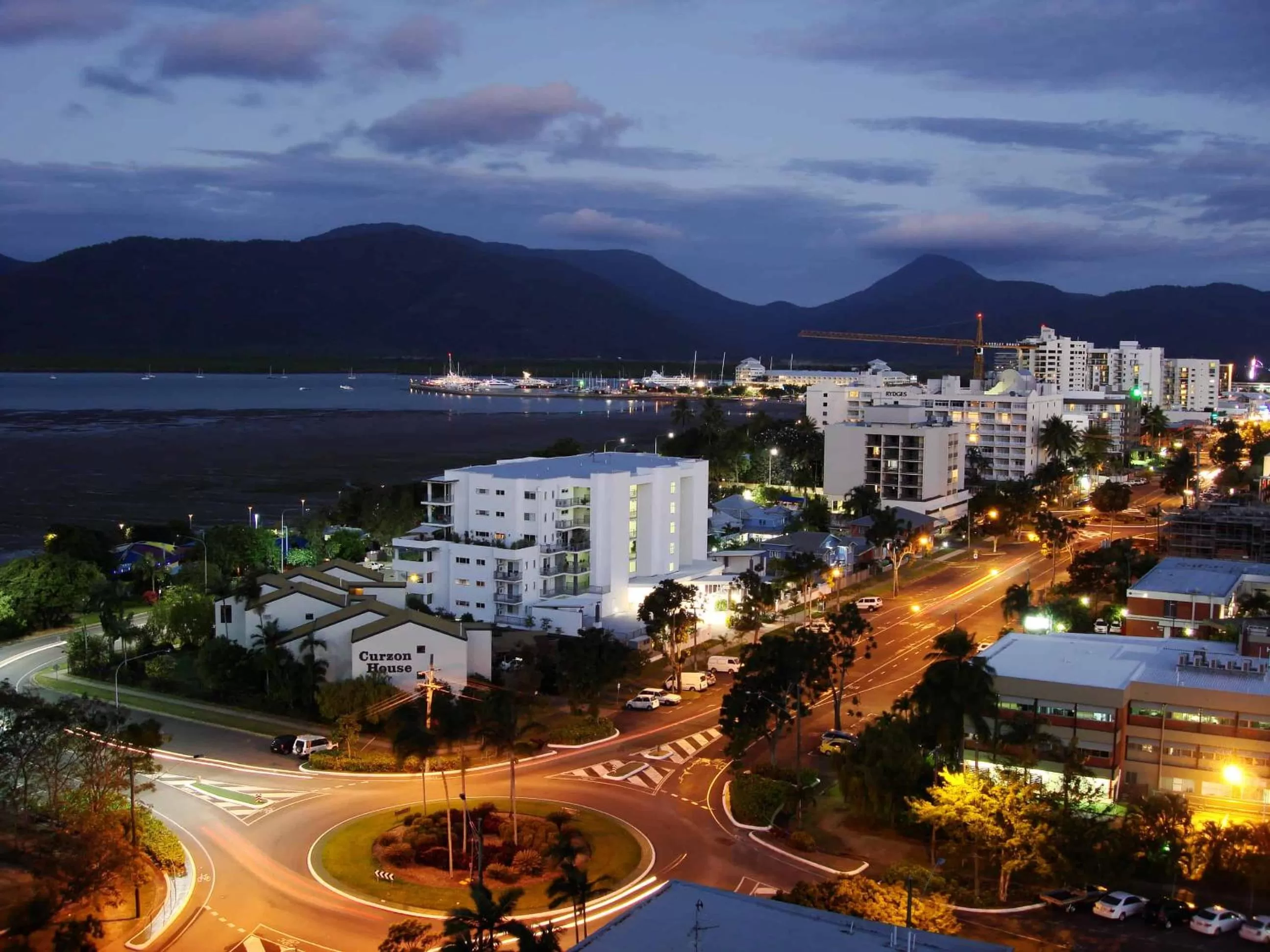 Neighbourhood in Lake Central Cairns