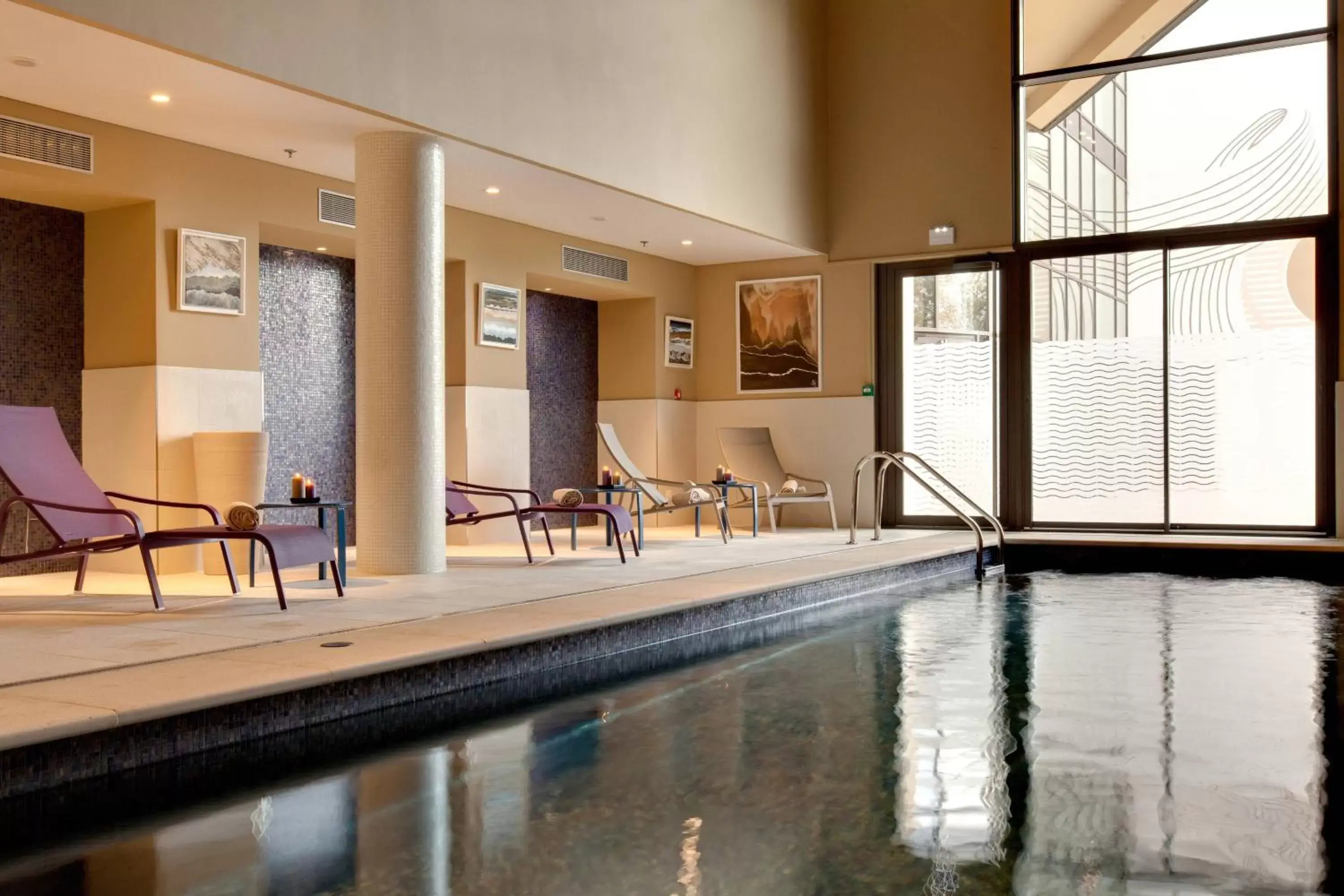 Swimming Pool in Renaissance Aix-en-Provence Hotel