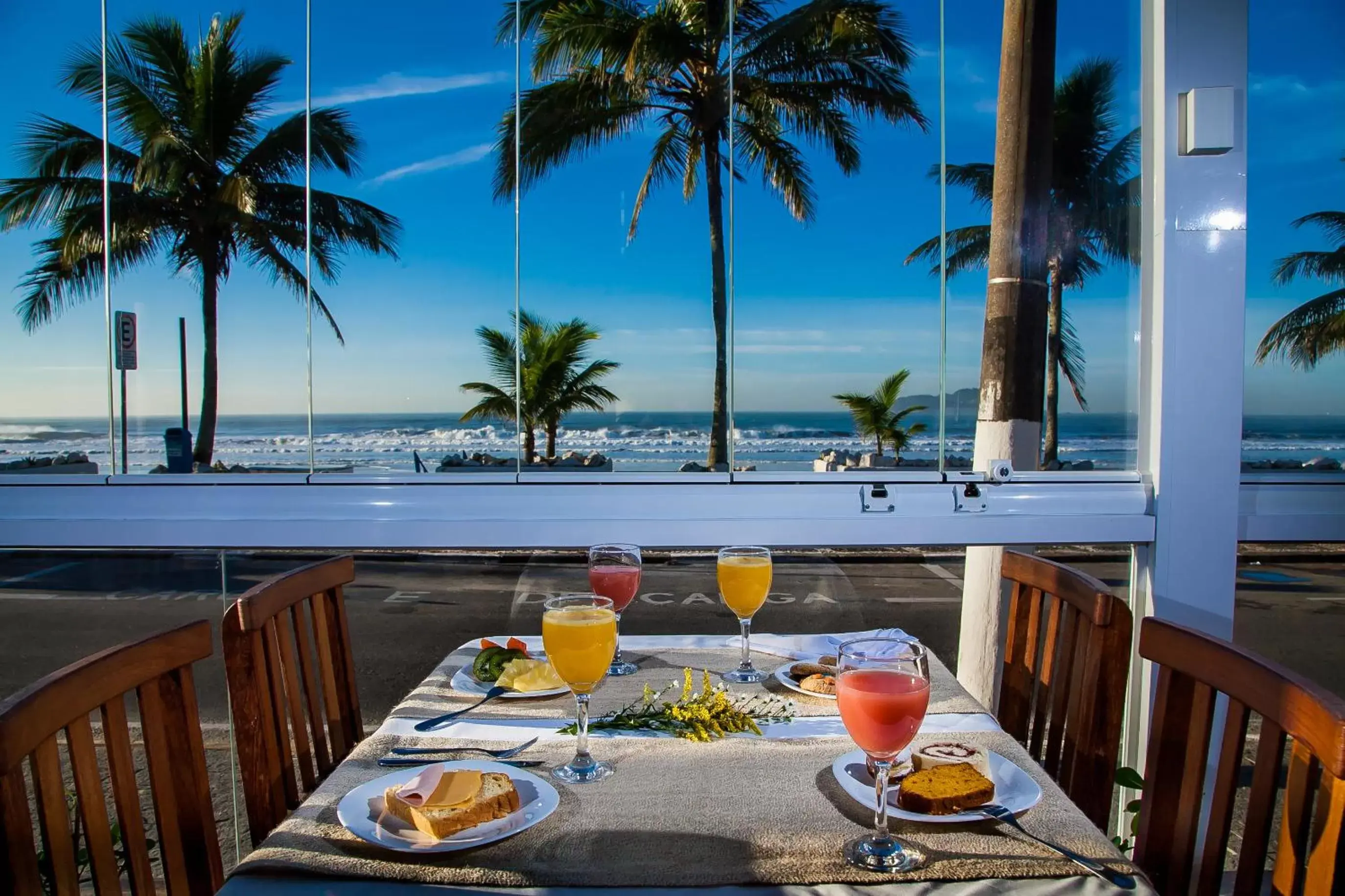 Restaurant/Places to Eat in Strand Hotel Guarujá Frente Mar