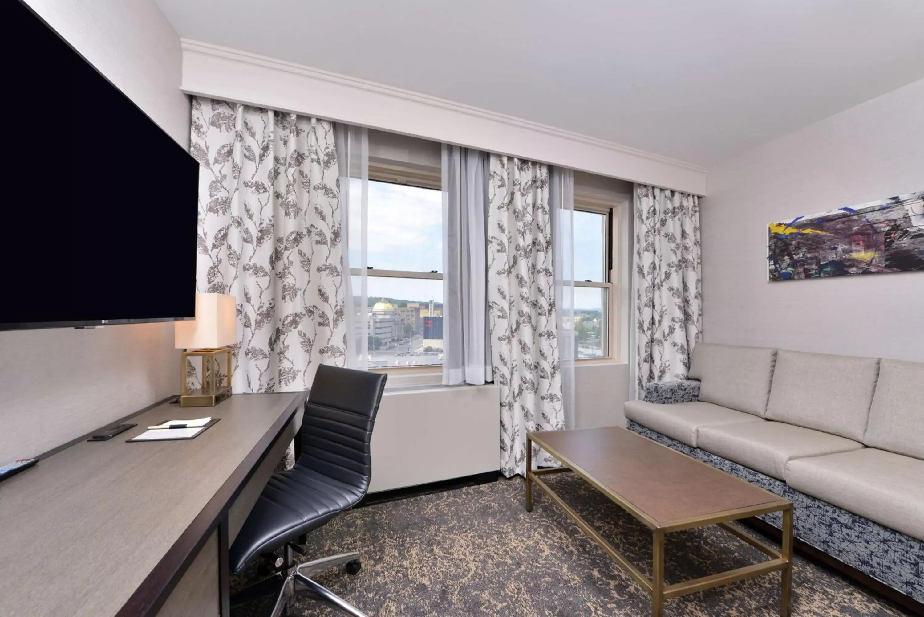 Bedroom, Seating Area in DoubleTree by Hilton Utica