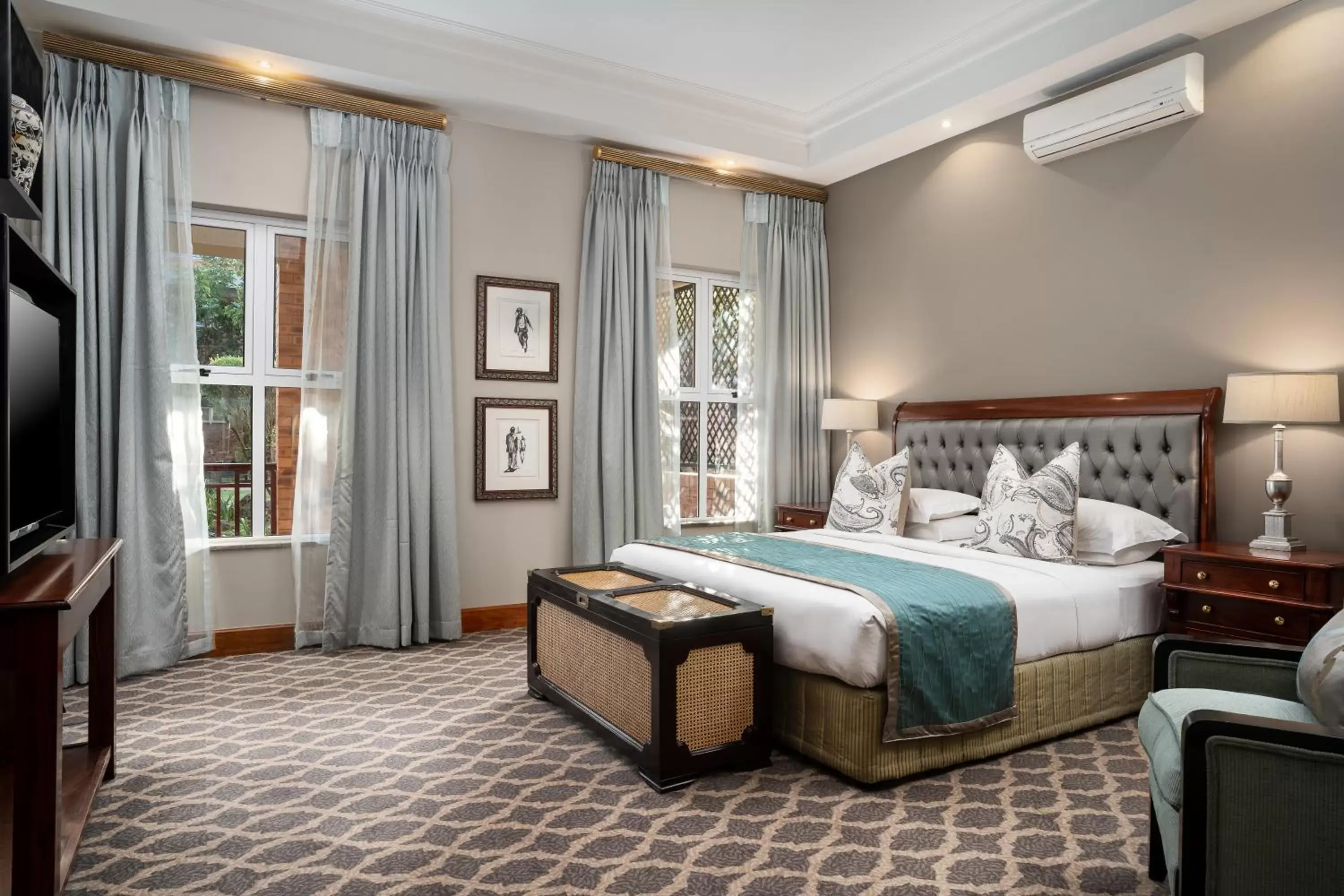 Bed in Premier Hotel Quatermain