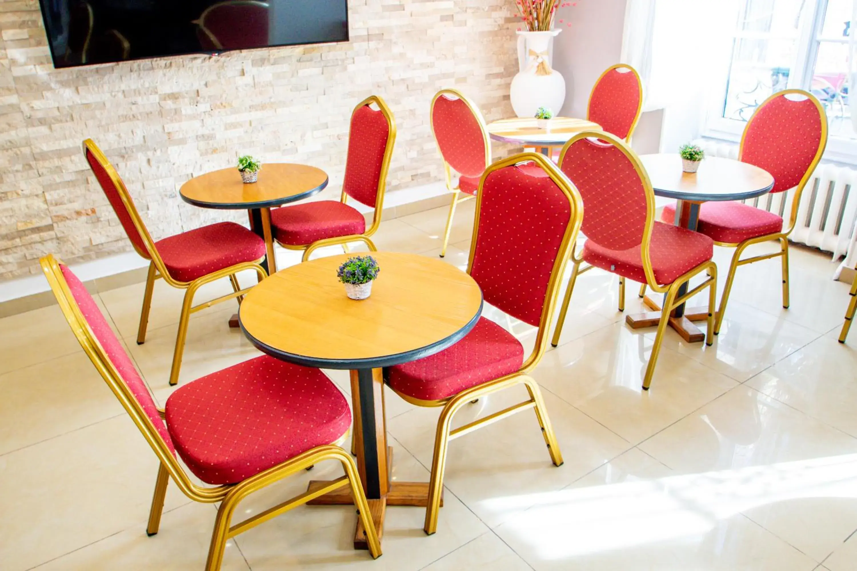 Dining area in Parisien