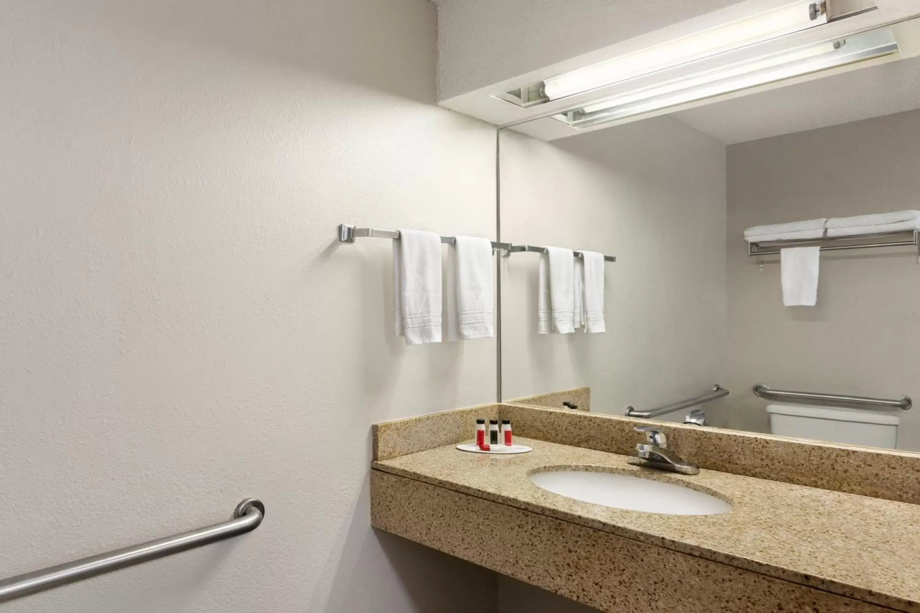 Bathroom in Days Inn & Suites by Wyndham Savannah Midtown