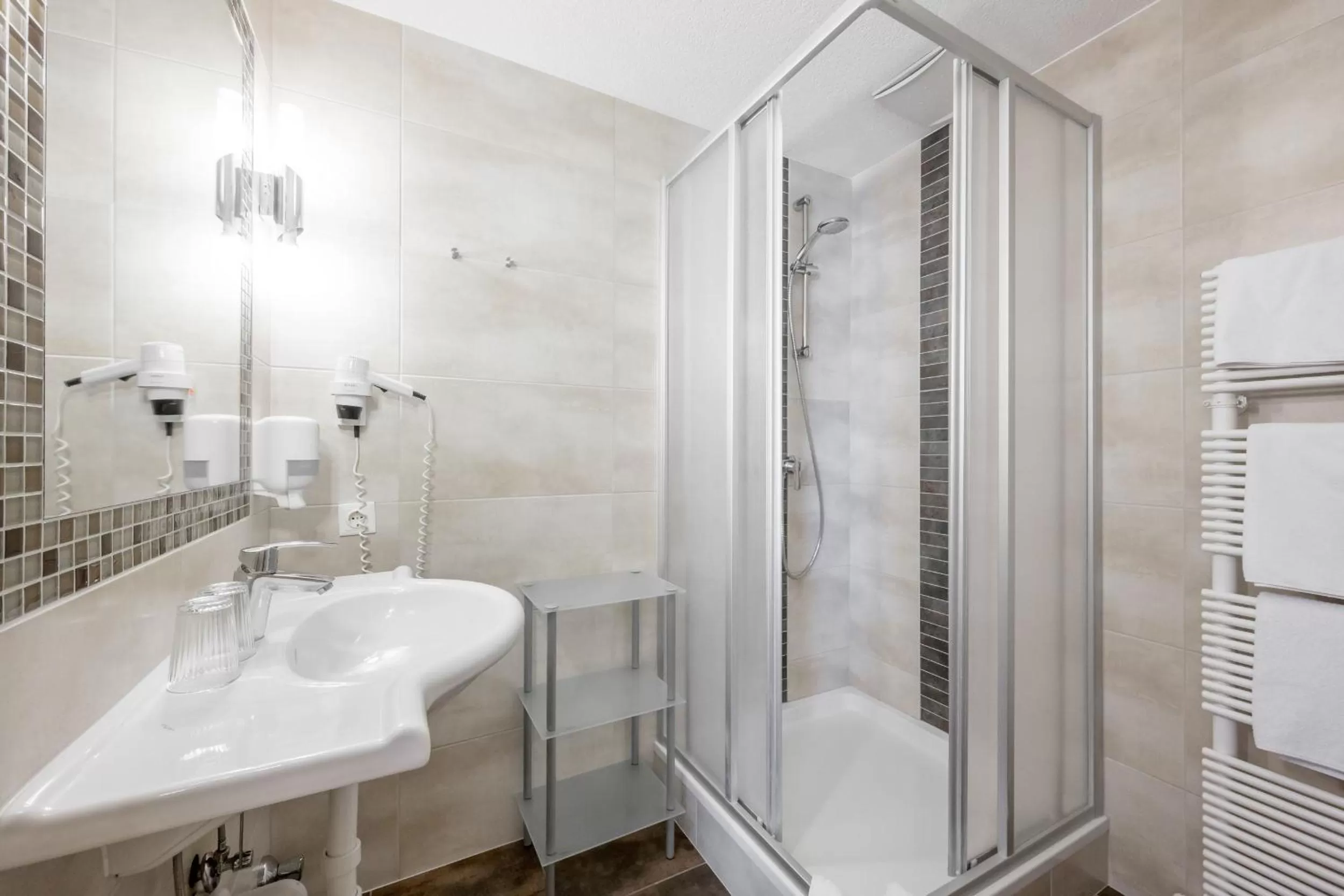 Shower in Gasthof Schroll