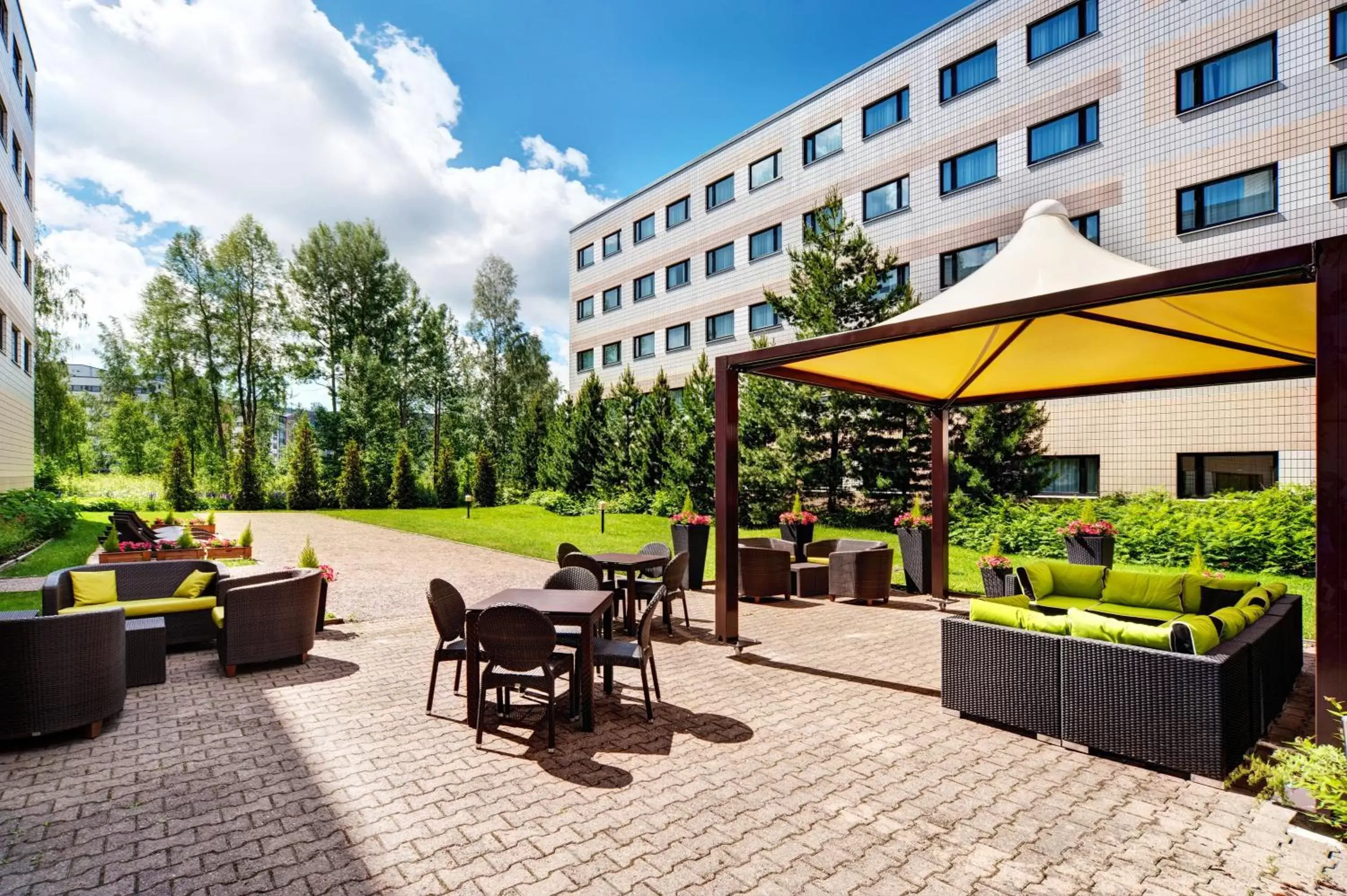 Property building in Holiday Inn Helsinki-Vantaa Airport, an IHG Hotel