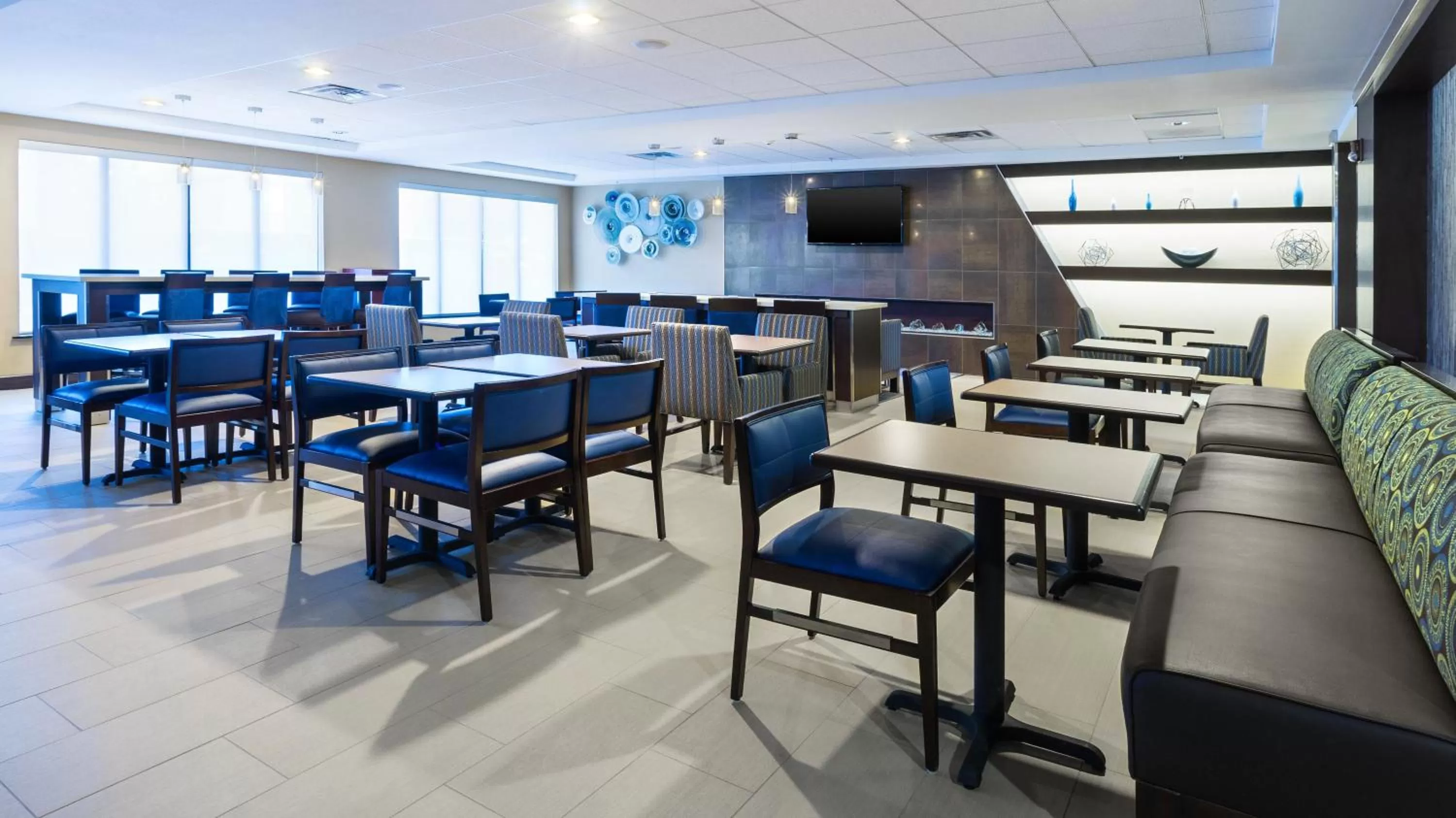 Breakfast in Holiday Inn Express & Suites Midland Loop 250 by IHG