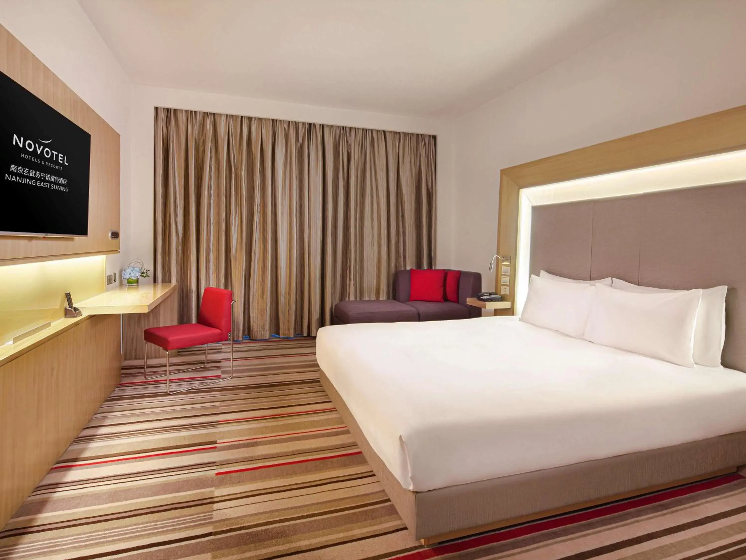 Photo of the whole room, Bed in Novotel Nanjing East Suning Galaxy